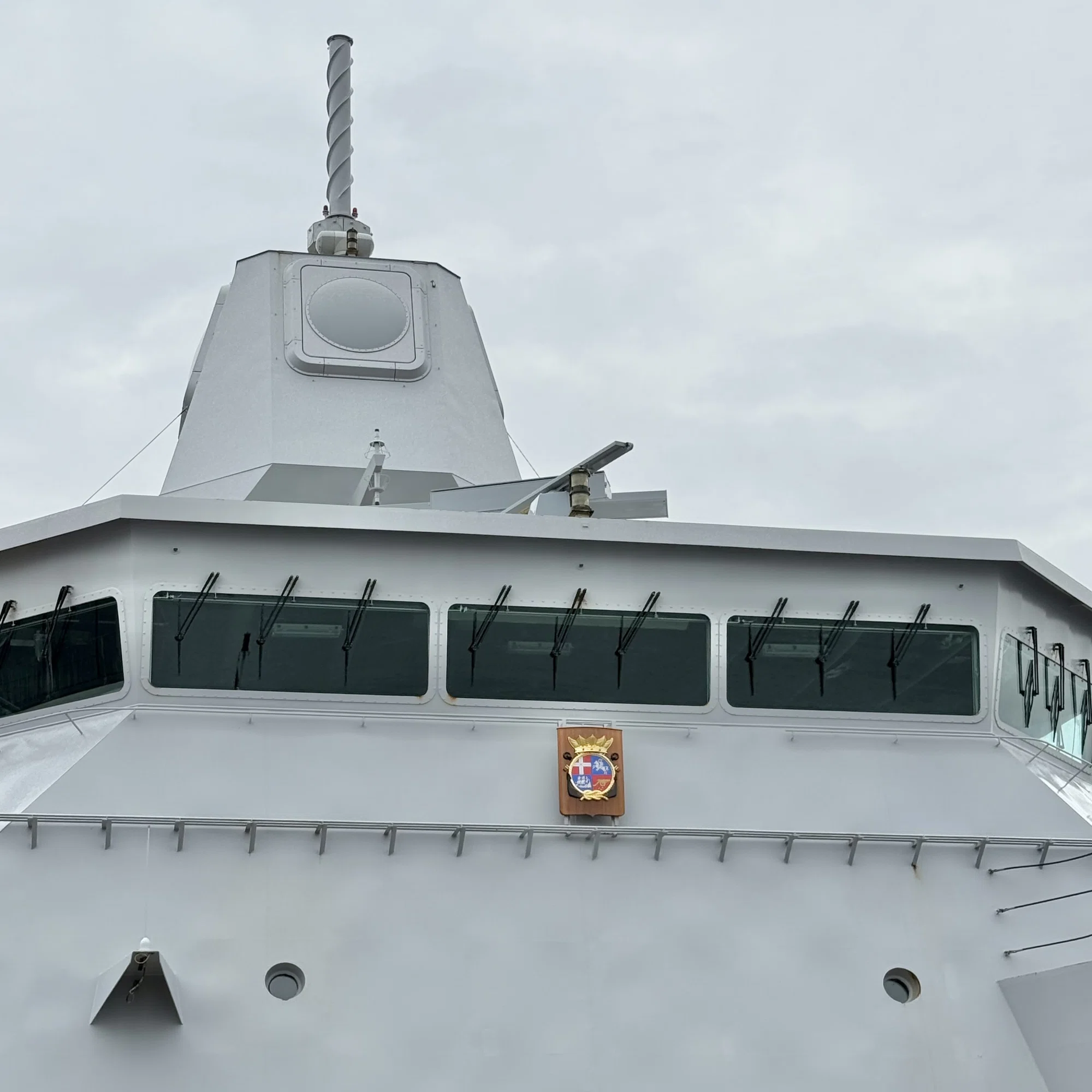 取材写真まとめ》オランダ海軍フリゲート艦「デ・ロイテル」東京港に 