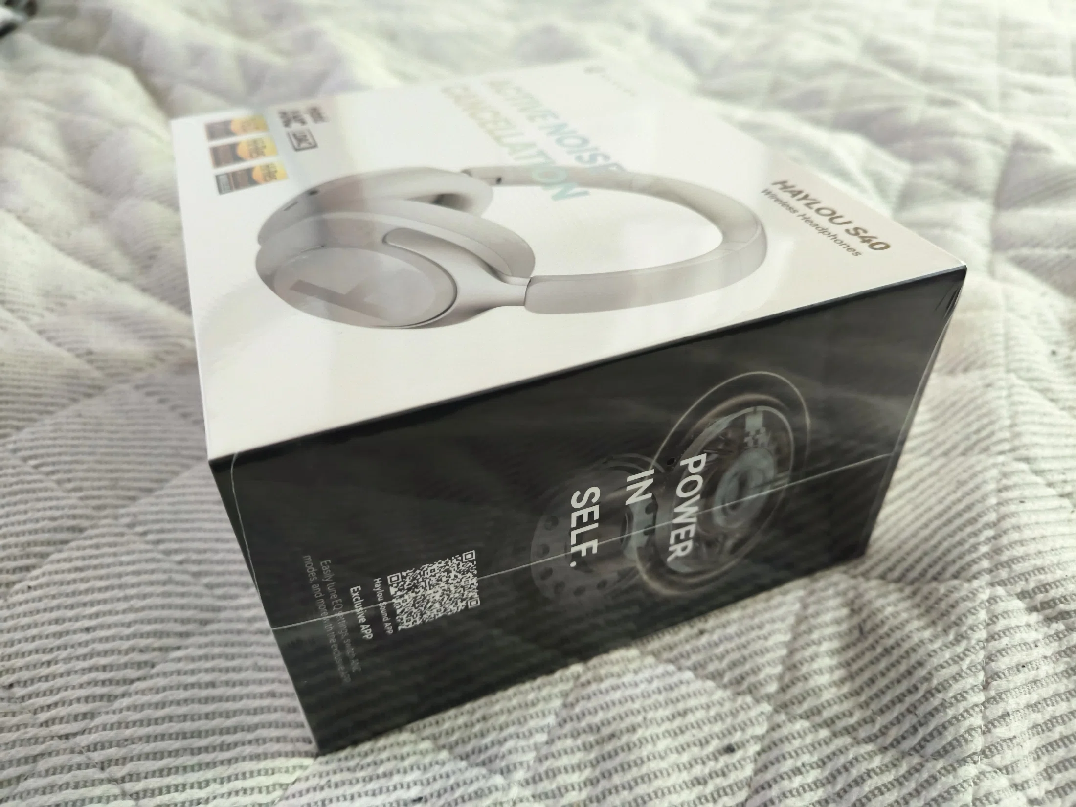HAYLOU S40ワイヤレスヘッドホンレビュー。1万円以下で手に入る高