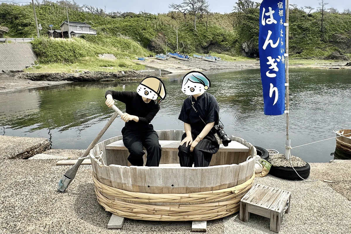 佐渡島のお土産物／たらい舟に乗った少女。【顔が割れています】 佐渡