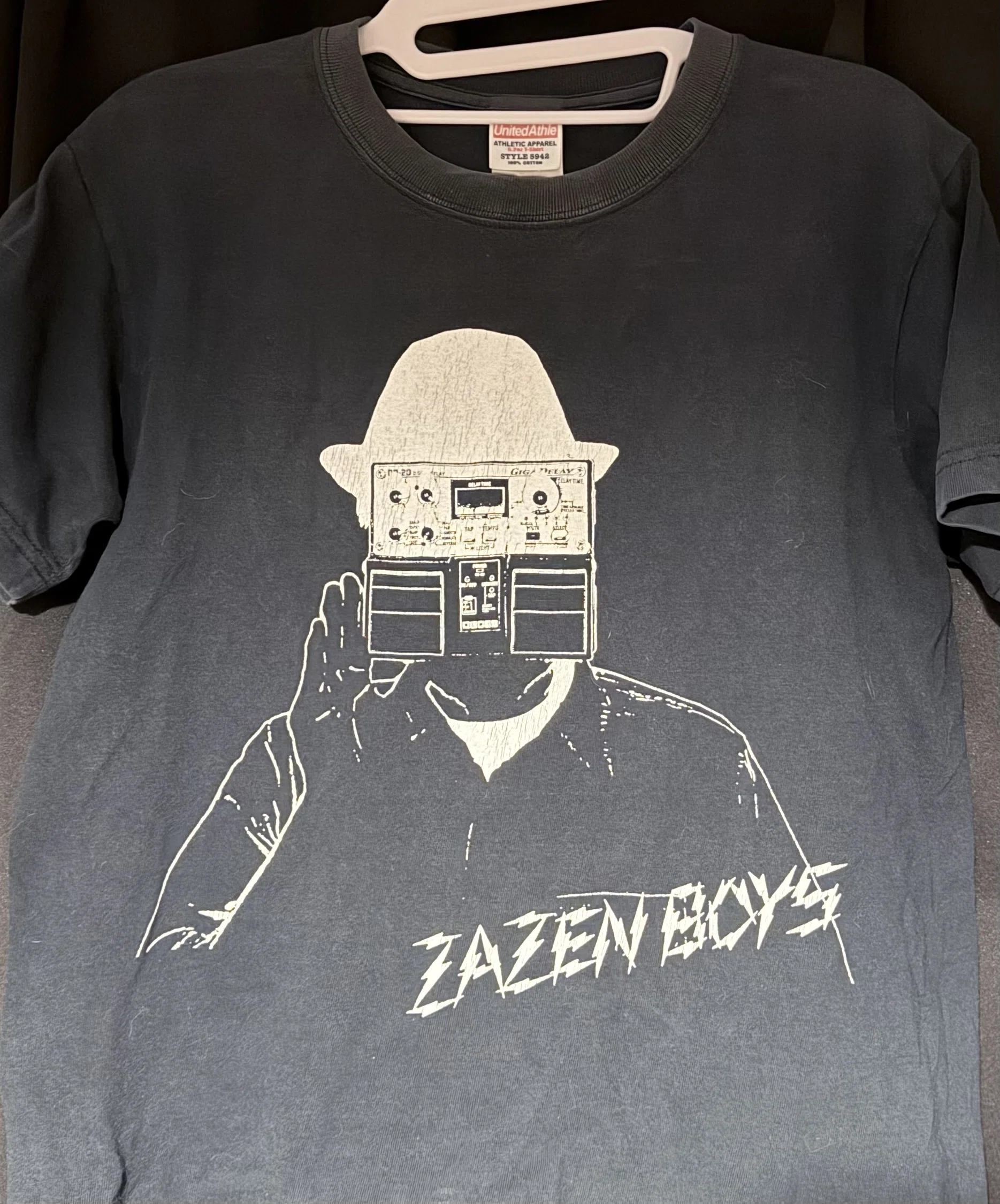 What's in my closet?｜着るたびに説明を求められるTシャツ