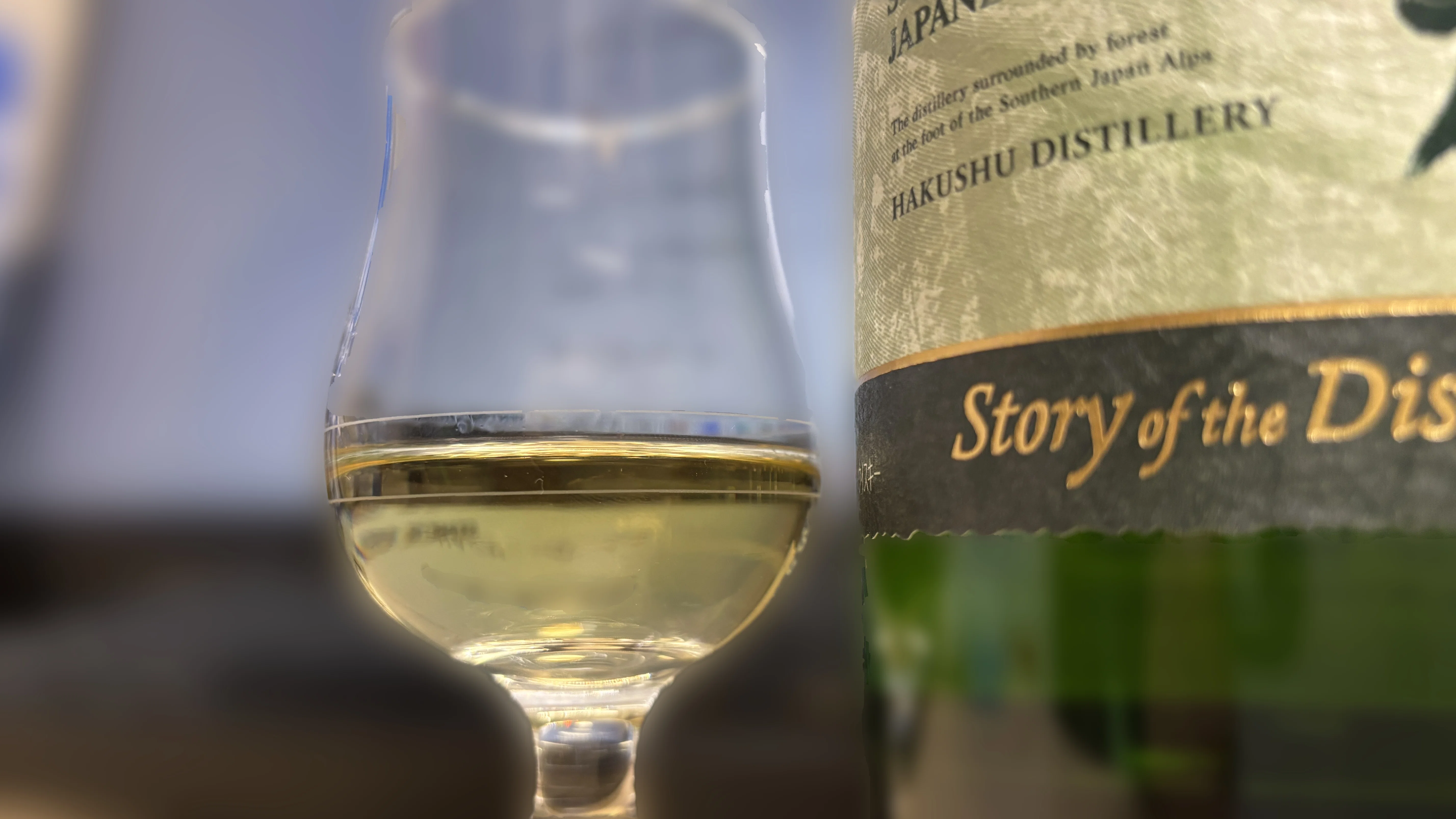 スモーキーさが際立ち個性のあるウイスキー｜白州Story of the