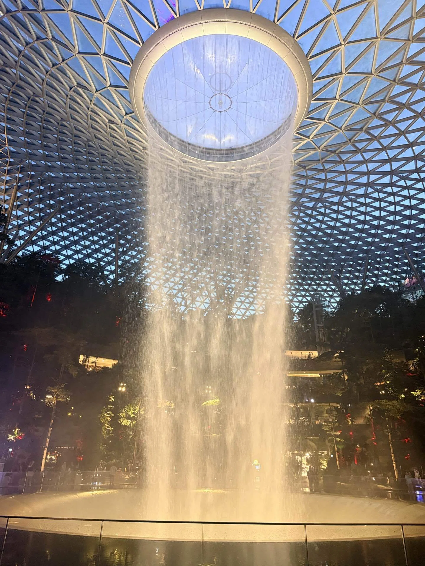 シンガポール】旅の終わりにJewel Changi Airportへ🌈｜ハンナの旅