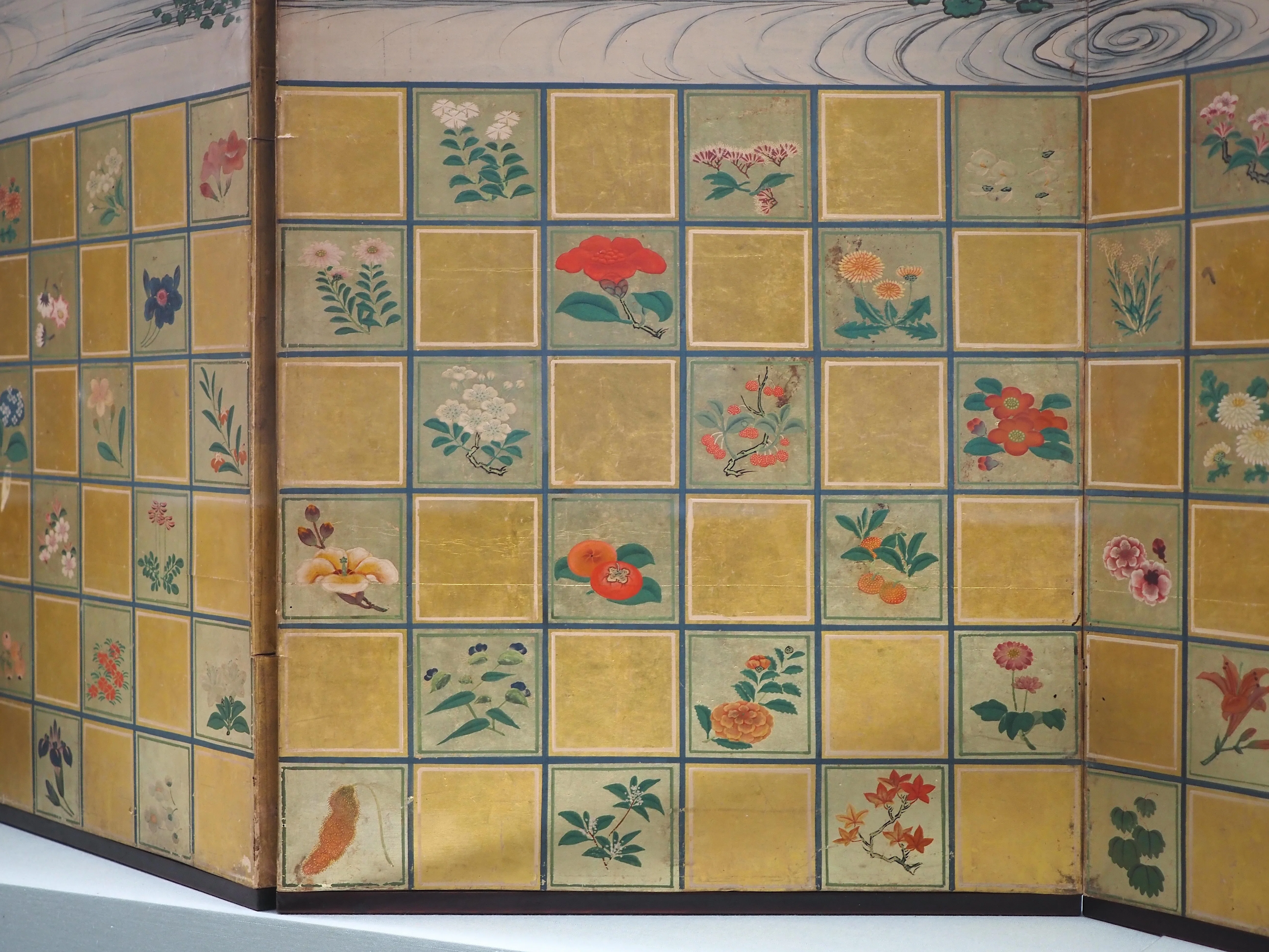 狩野山雪の《流水花卉図屏風》 実は両面仕様（リバーシブル）だった
