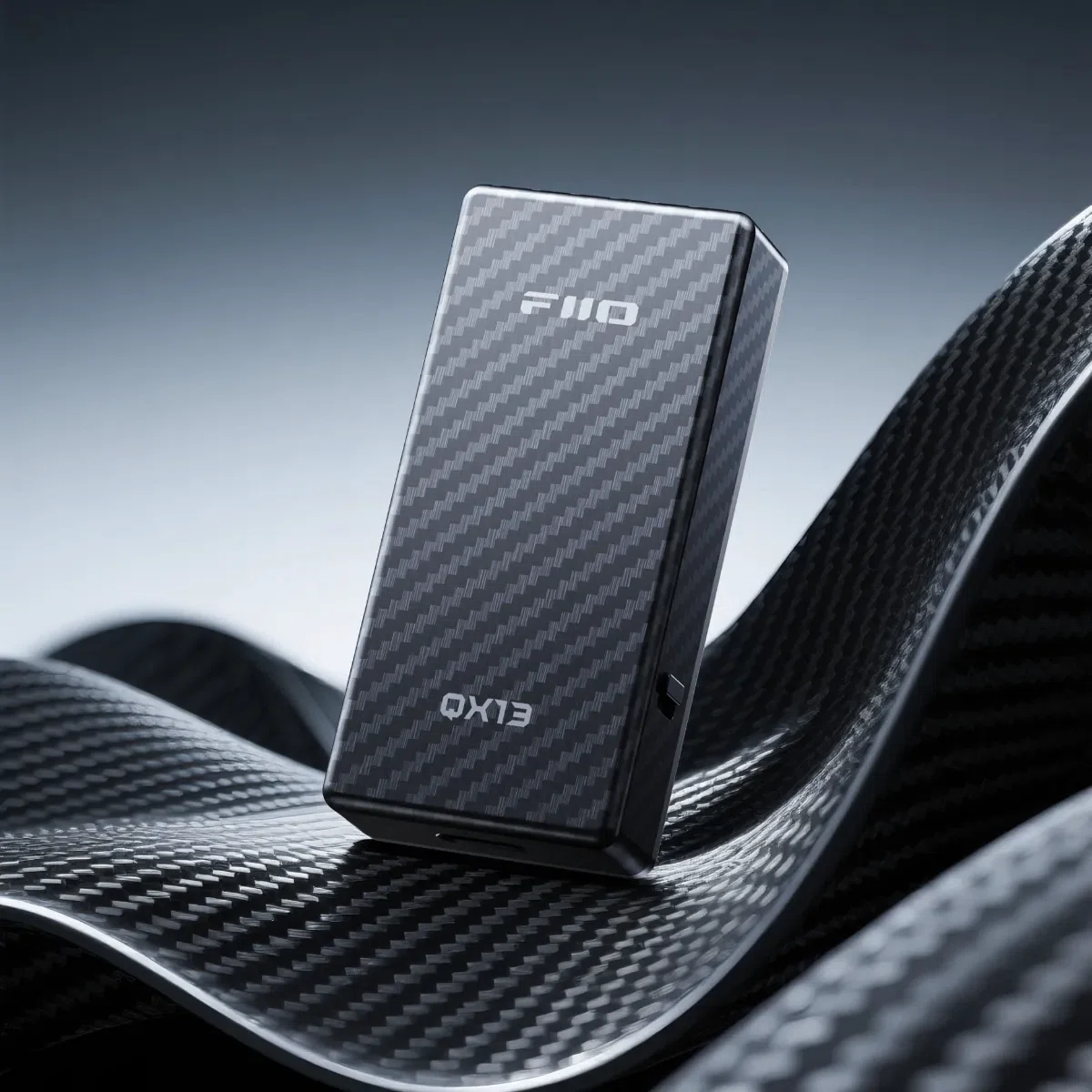 本当にドングルDACか？ FIIO QX13レビュー：据え置きアンプをポケット 