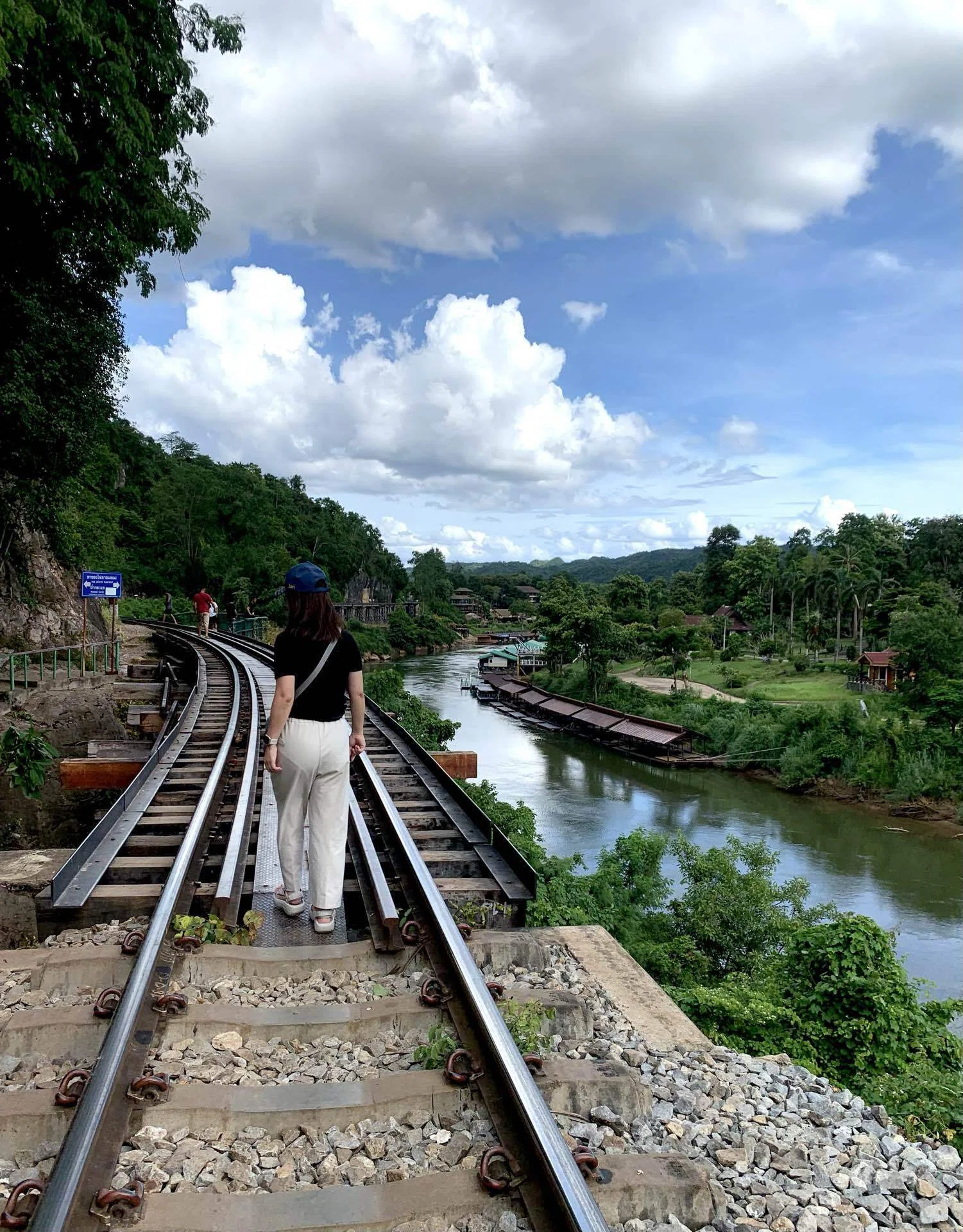 ルポ 死の鉄道―タイに残された戦争遺跡・泰緬鉄道を歩く｜小山美砂