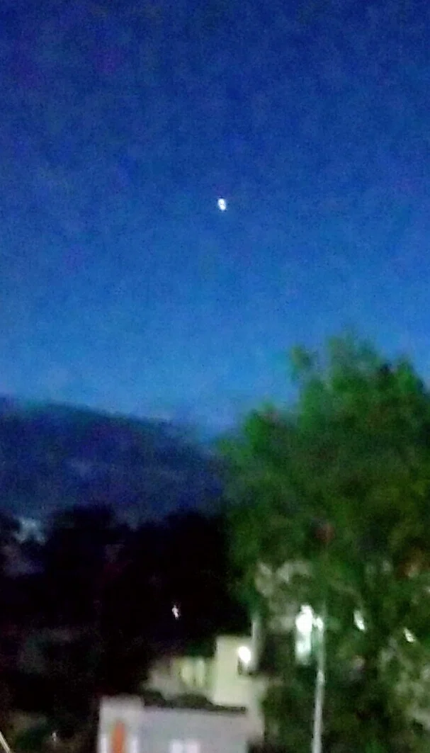低い位置に移動したUFO|mariarei