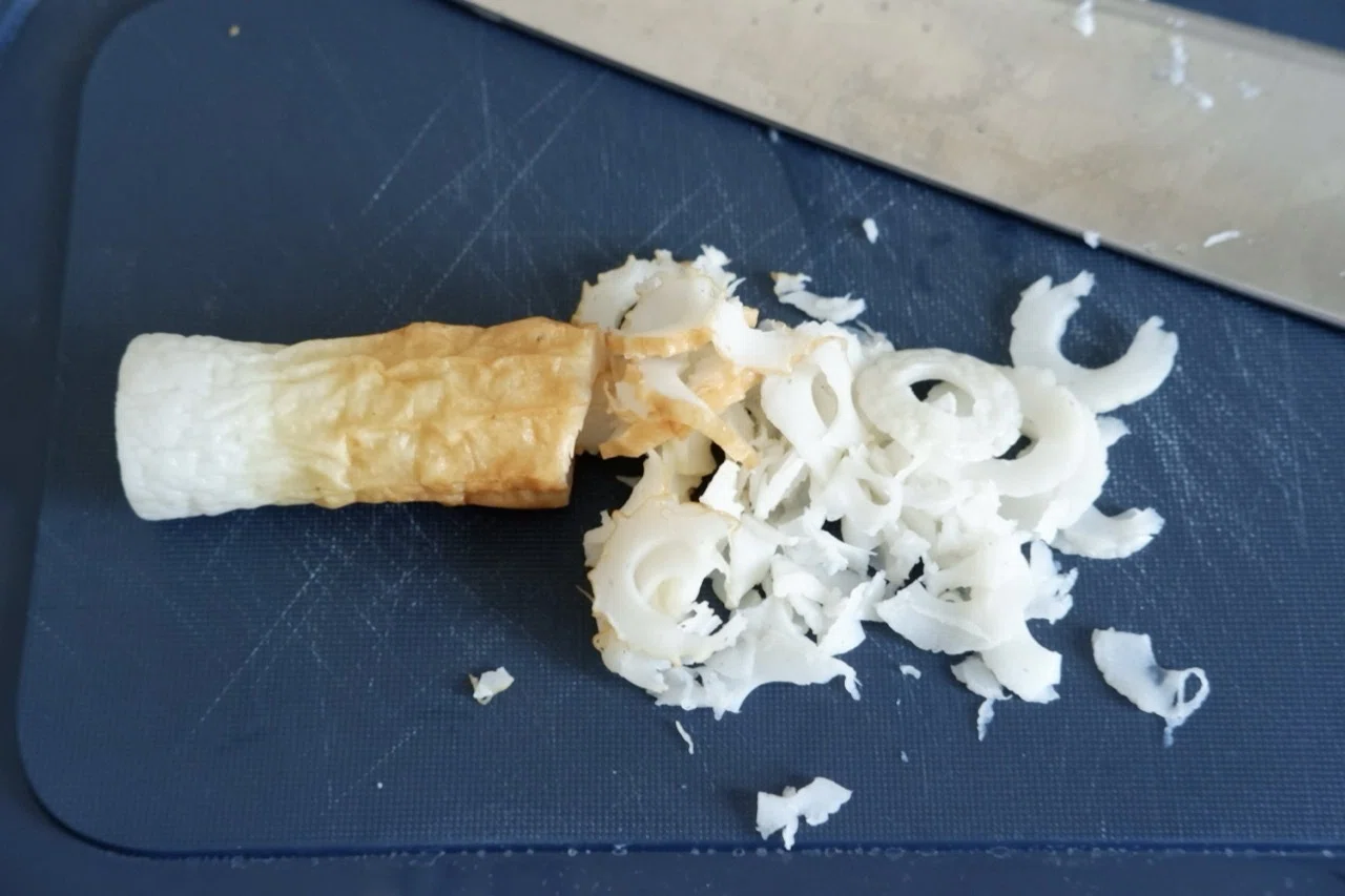 ちくわは厚さで化ける─極薄切りから広がる、ちくわ出汁の世界｜レシピ