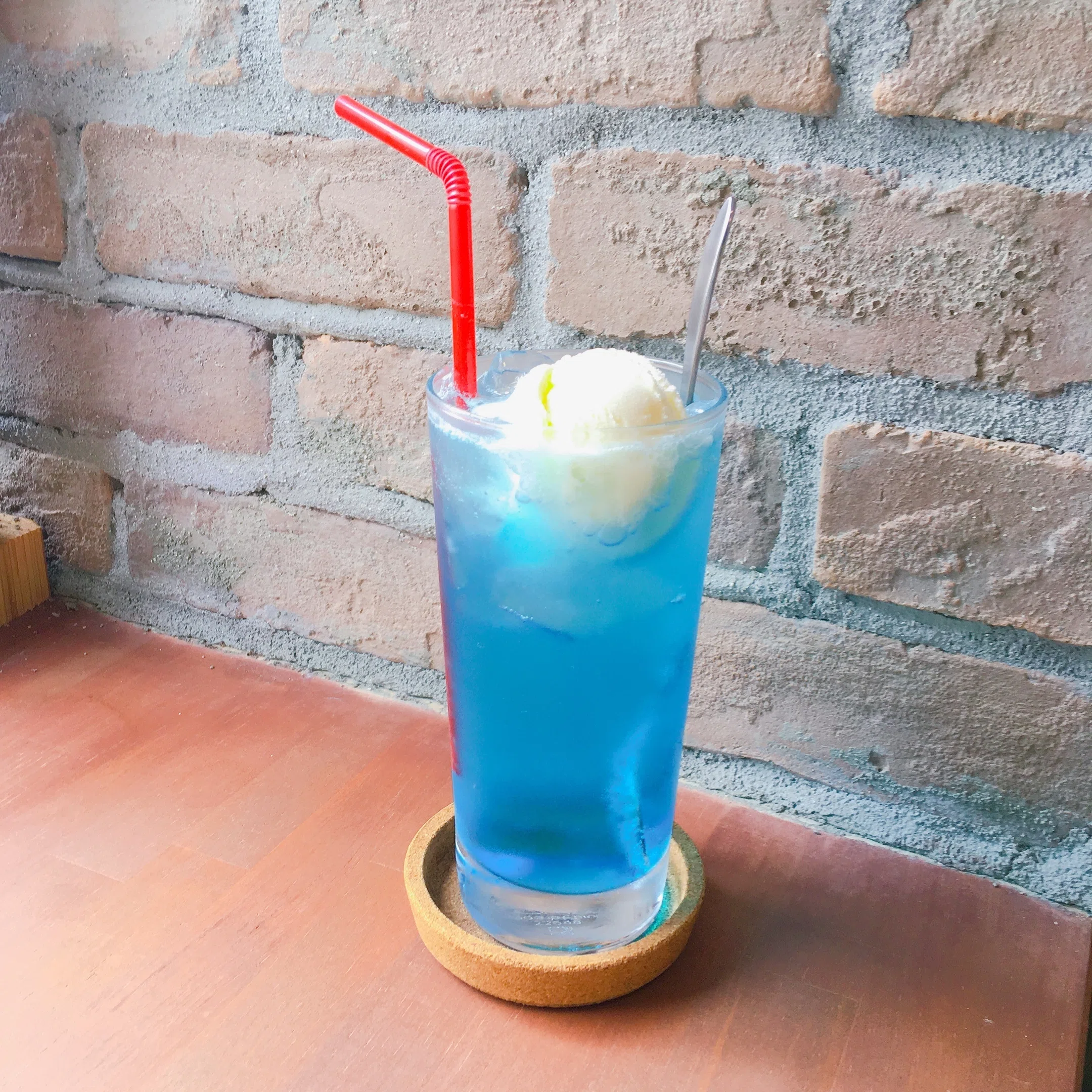 当カフェのクリームソーダはメロンとブルーの2種類です。2026年6月19日