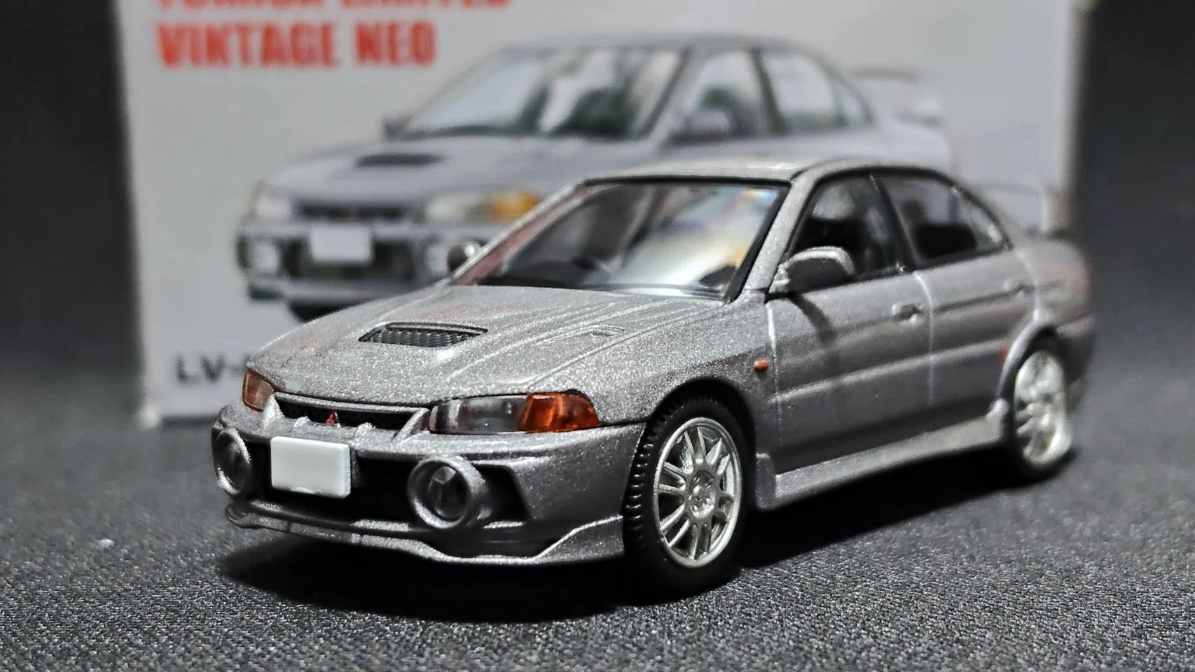 tomica LIMITED VINTAGE NEO 1/64 MITSUBISHI LANCER GSR EVOLUTION Ⅳ
