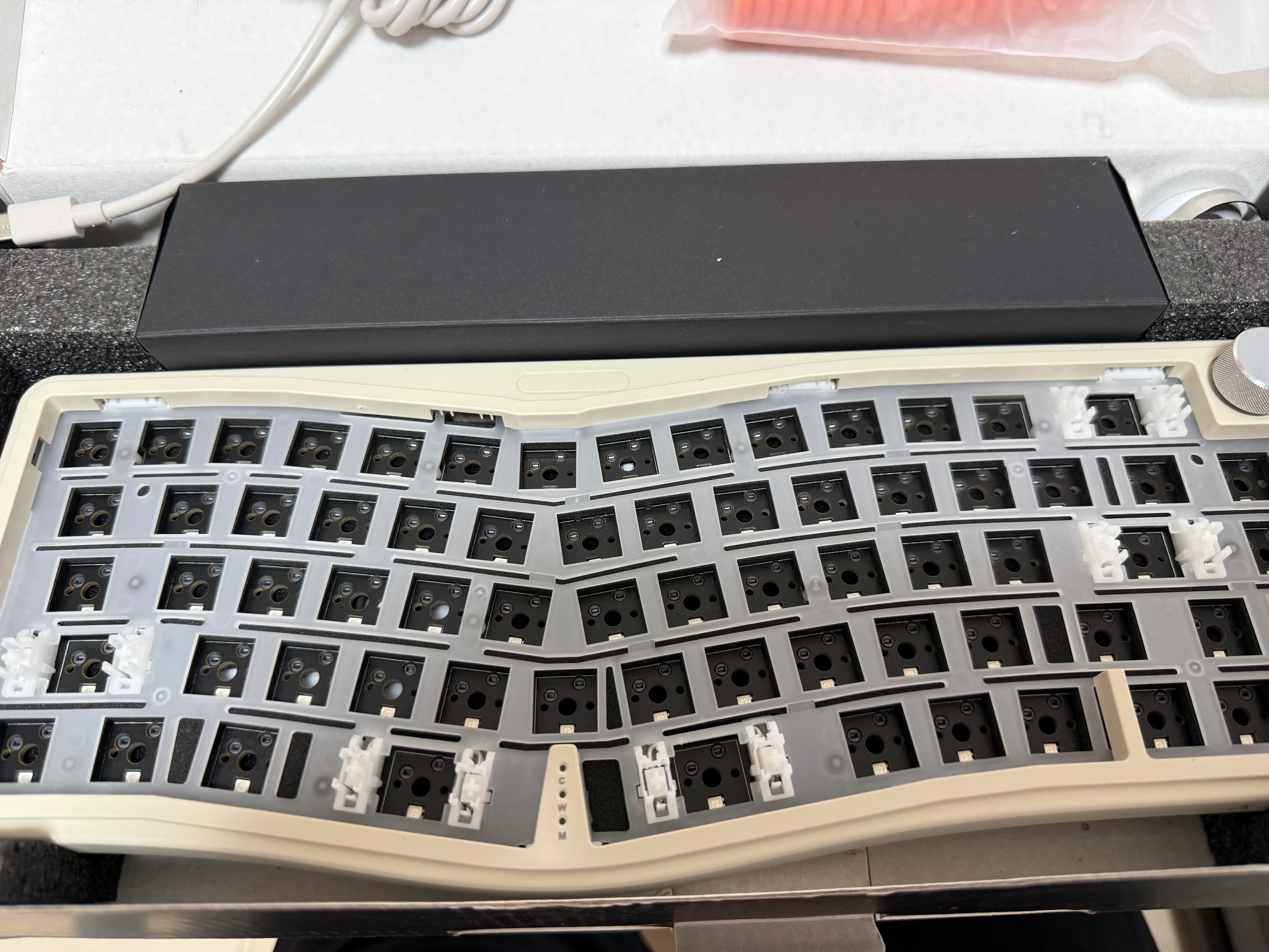 理想のキーボードを求めてAKS068を購入した。｜けいすけ