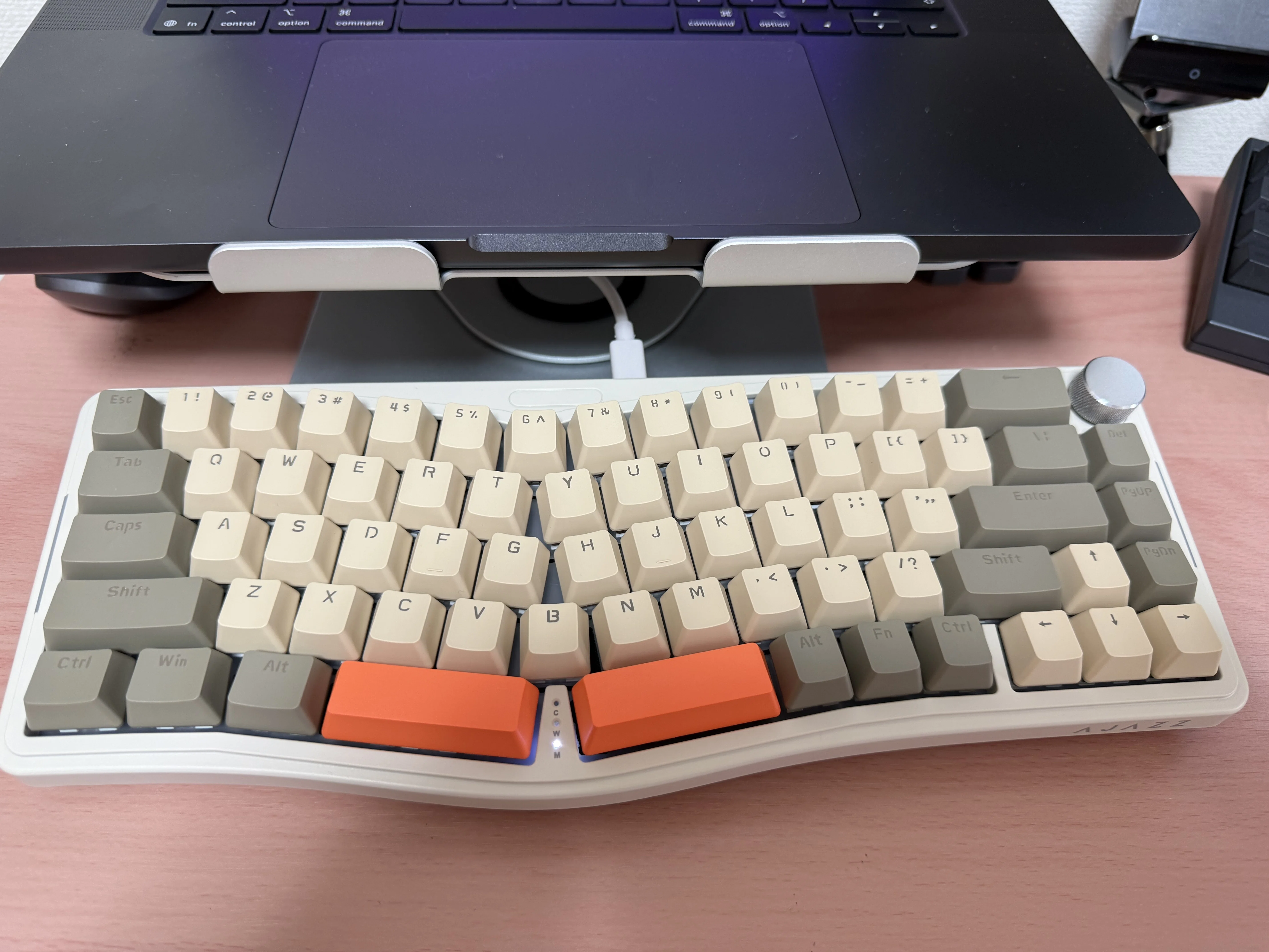 ディスプレイ　キーボード 理想のキーボードを求めてAKS068を購入した。｜けいすけ