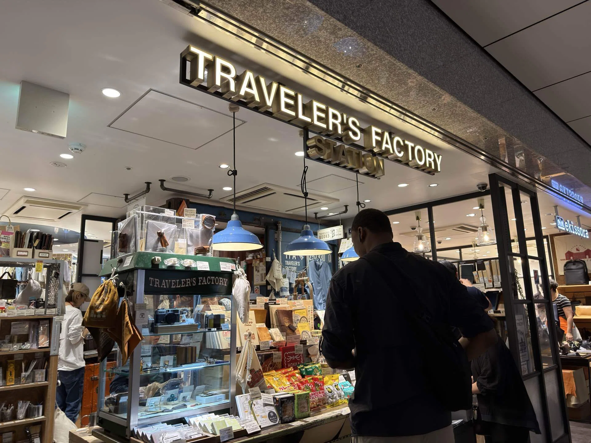 TRAVELER'S FACTORY STATION 限定品を求めて｜こもの｜文房具やカメラ