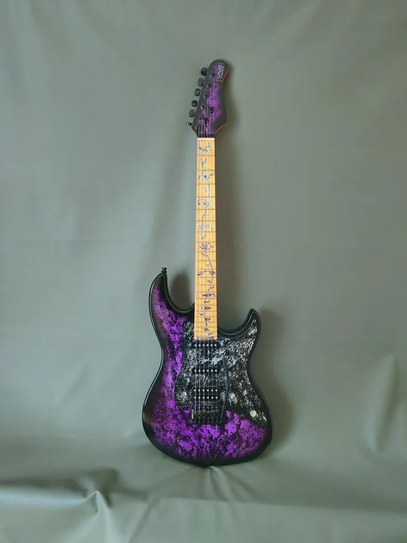 愛器＃13: Purple Wrap Black Burst カスタムペイント｜DUNE