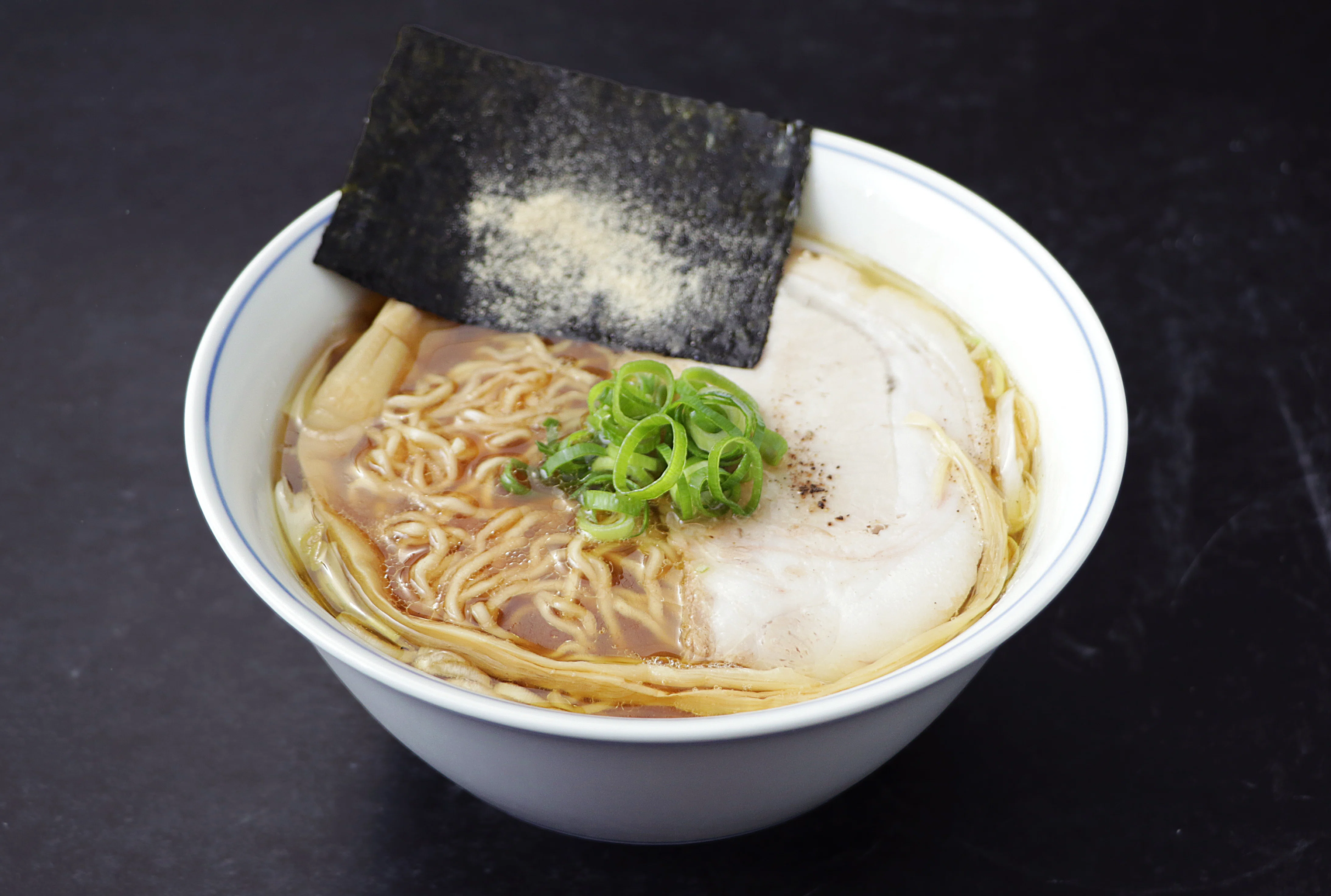 ロックンスリー】原点の向こう側へ。水と鶏と豚が辿り着いた新たな一杯
