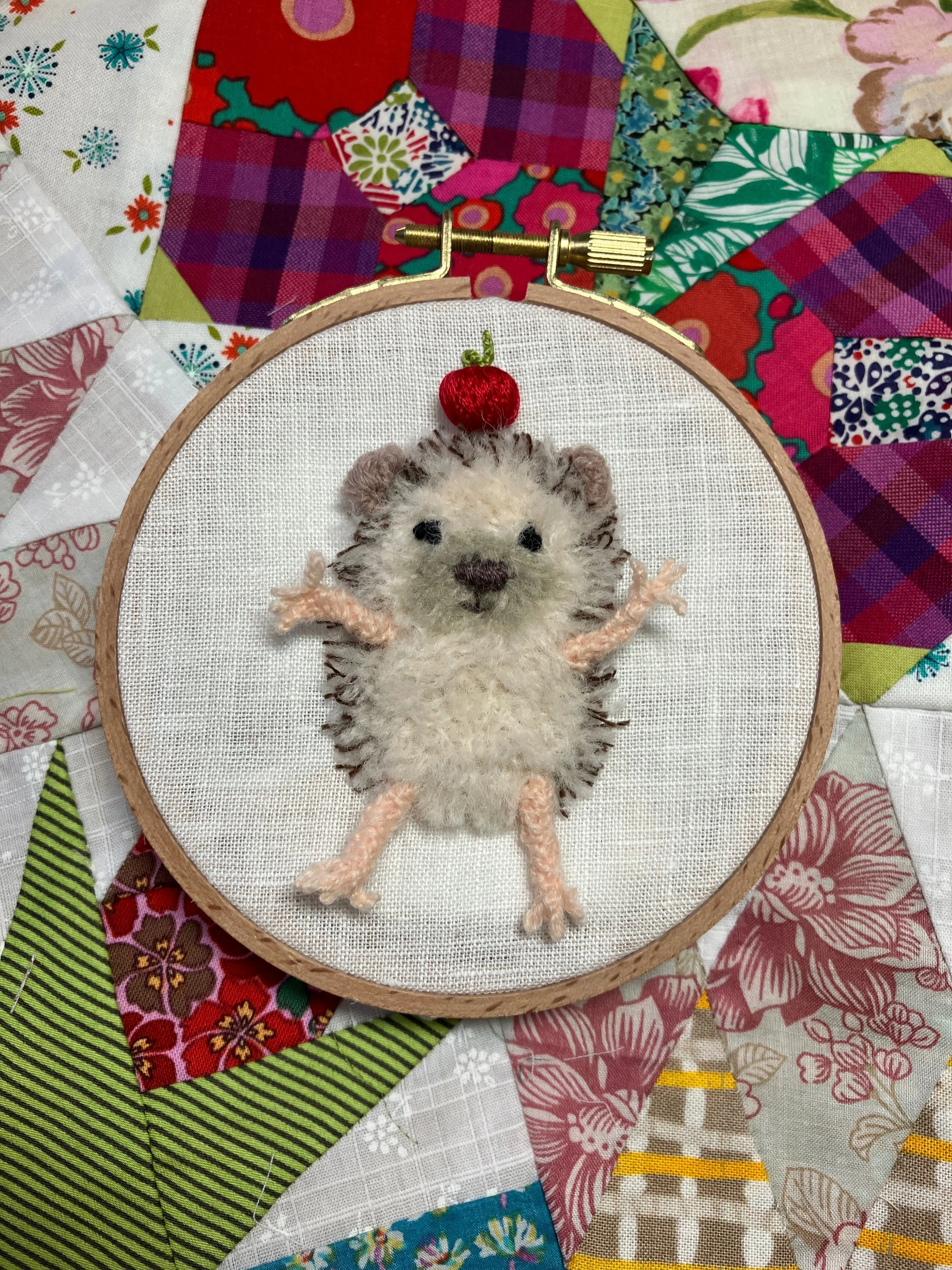 ハリネズミ寝袋（パッチワーク） 立体刺しゅう㉟ハリネズミ🦔｜kiki