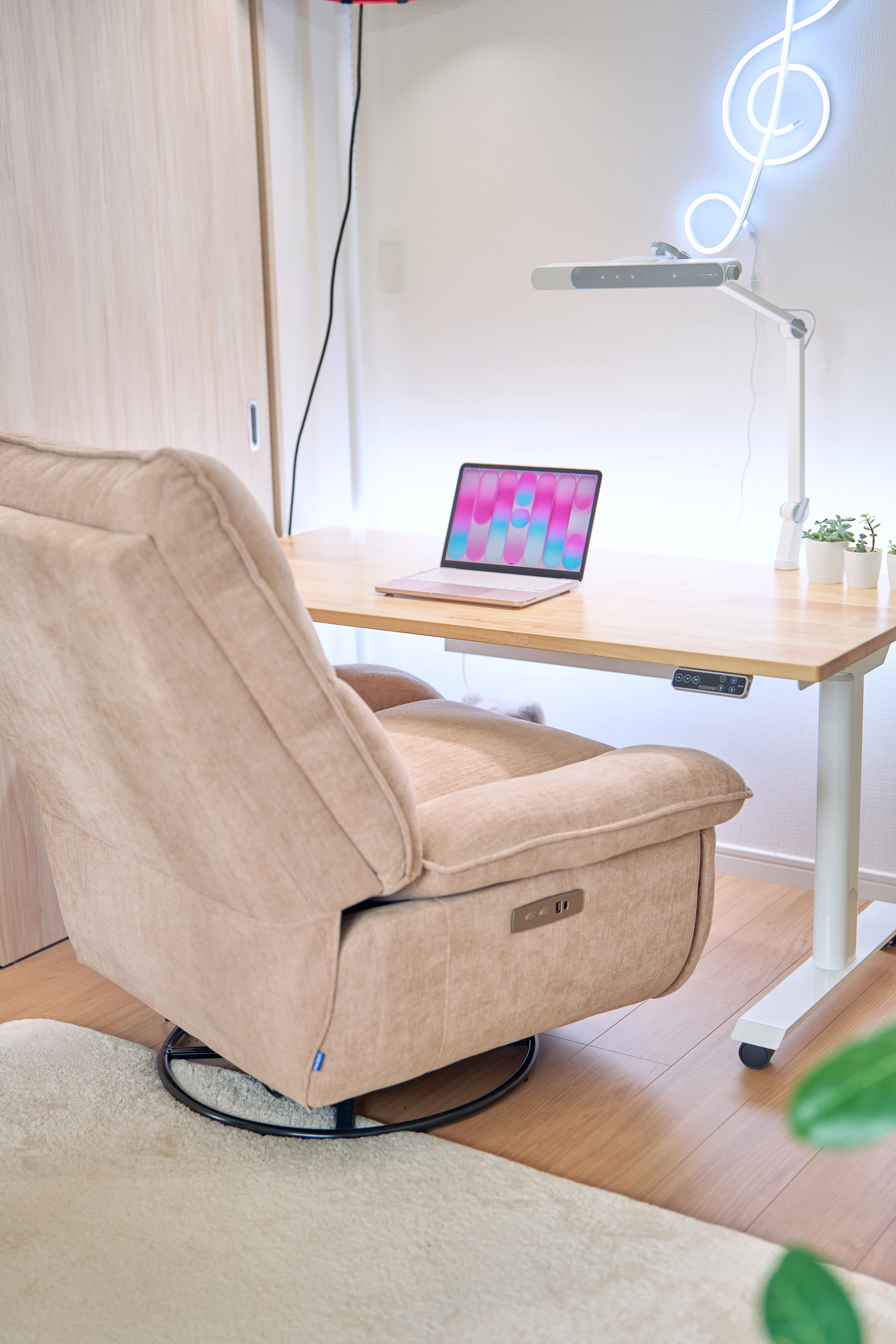 1人掛けのつもりが家族の取り合いに｜Flexispot Lotus Proが想像以上に