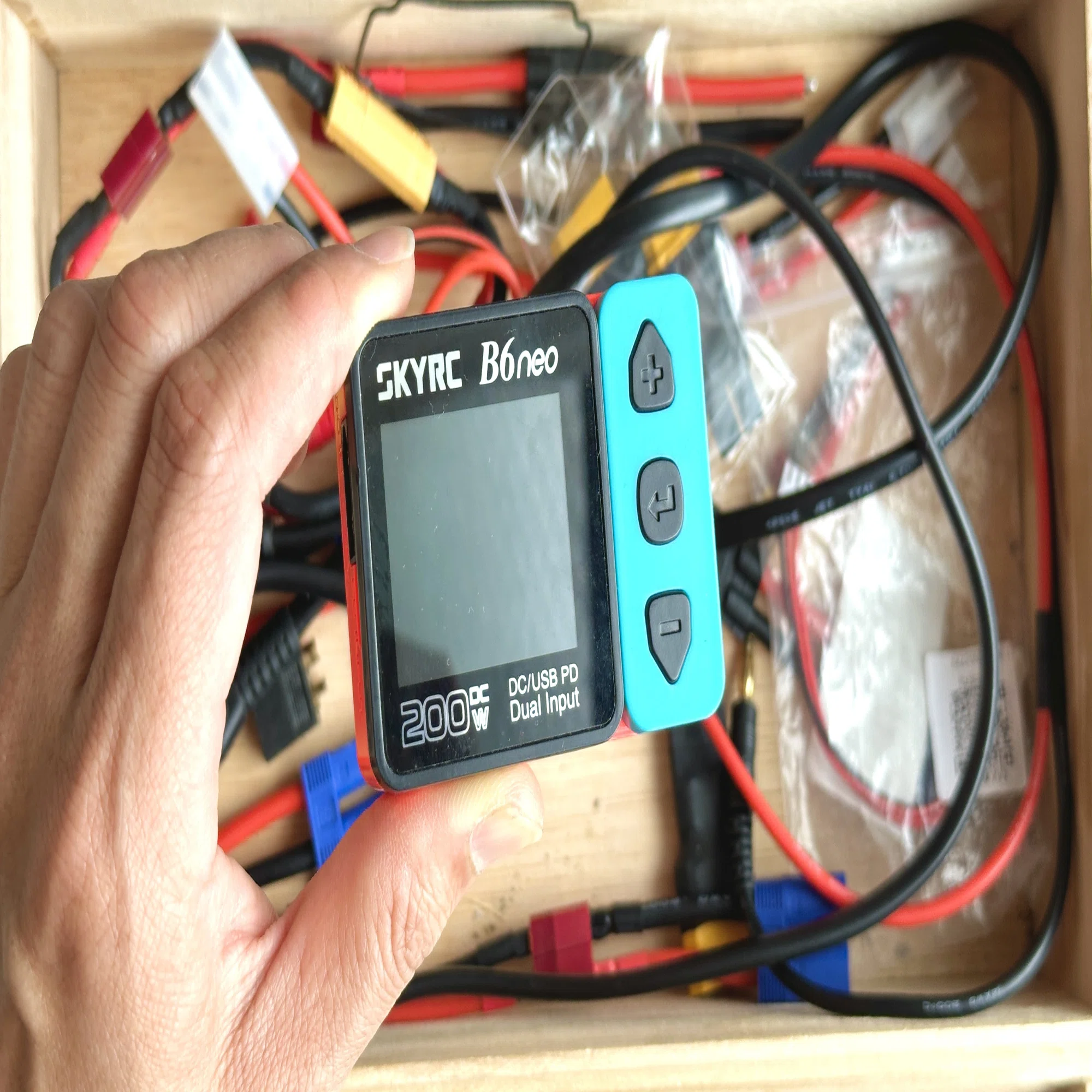 ラジコン充電器に革命が起きていた | B6neo｜SHO-Room??