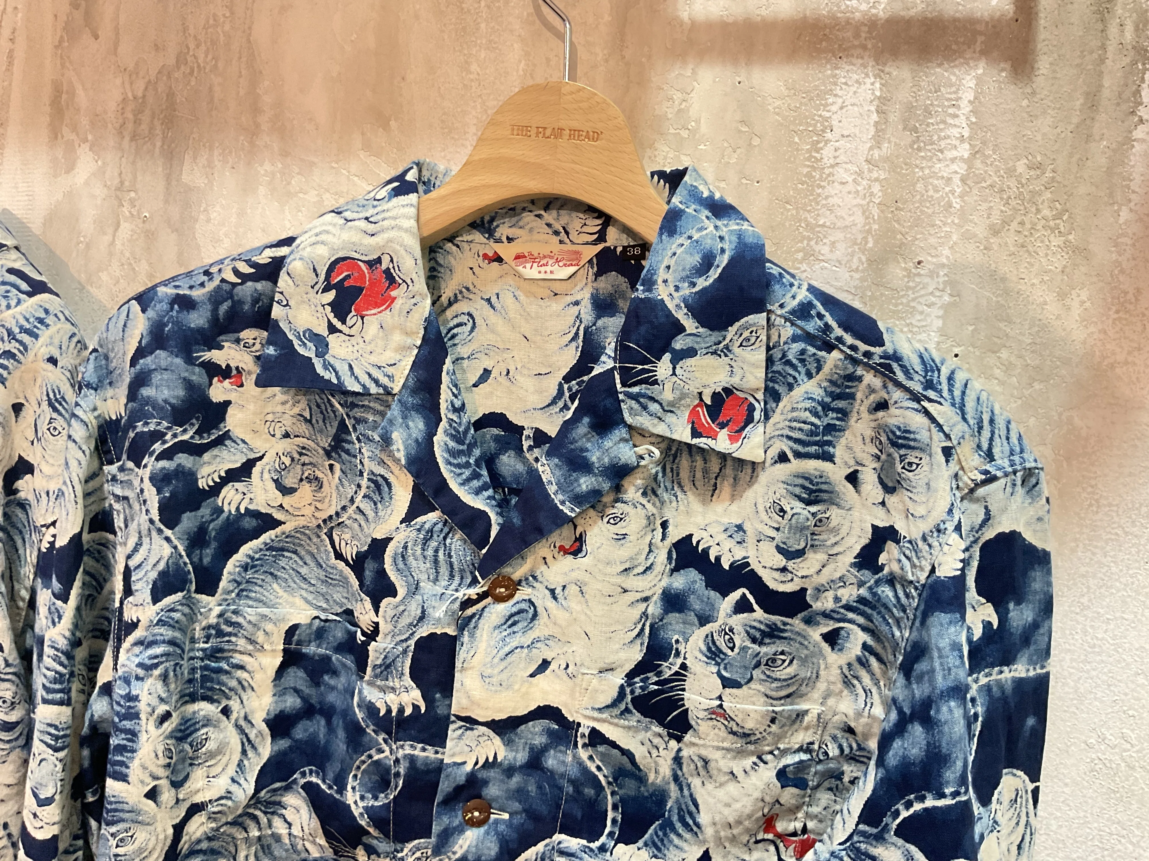 希少 美品 21SS HATRA（ハトラ）｜マーブルプリント シェルシャツ DHM甲斐双葉店】～最高傑作「百虎」を纏う。リネンシャツの圧倒的な