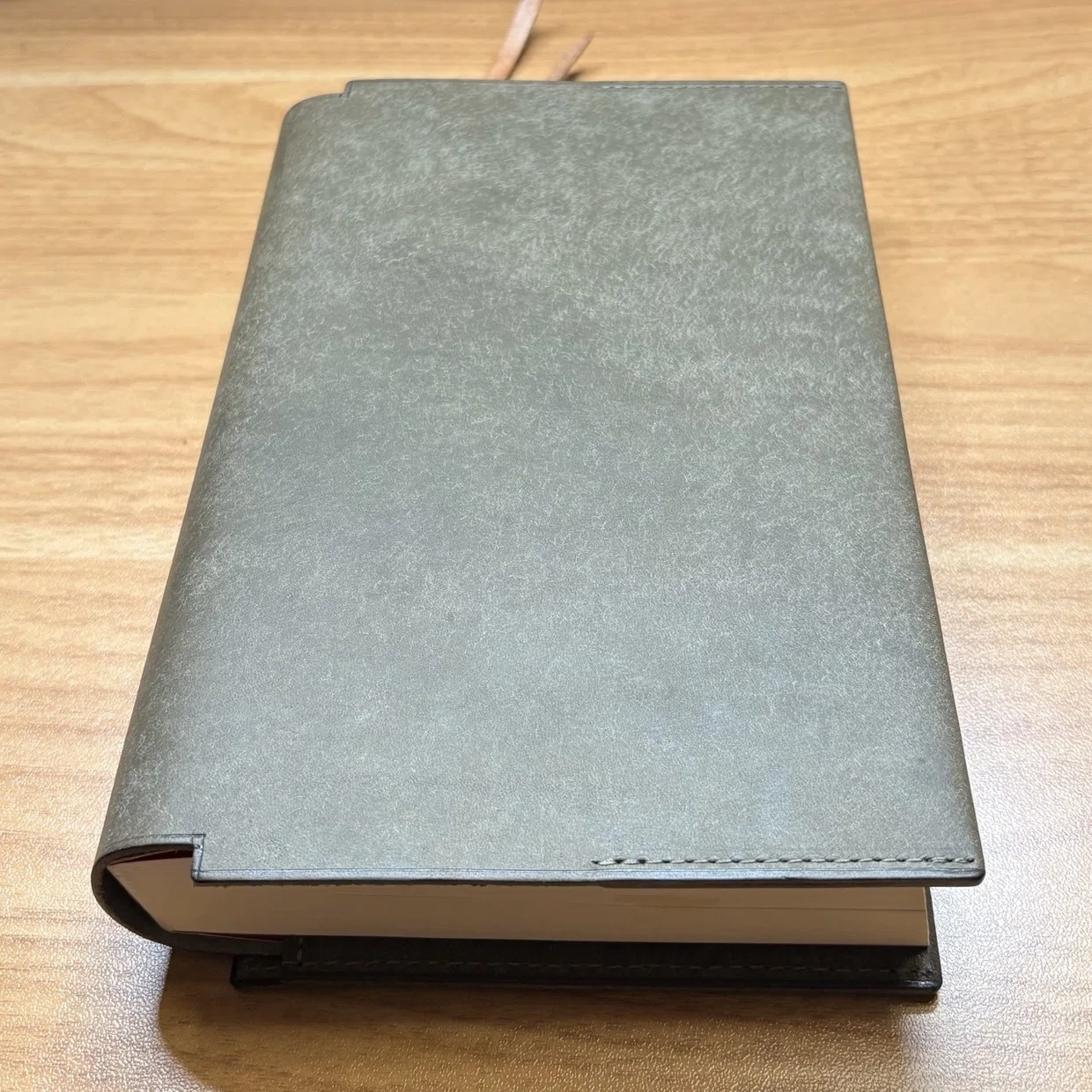 レザーブックカバー沼の果てに辿り着いた答え——UNROOFの「あらゆる厚み 