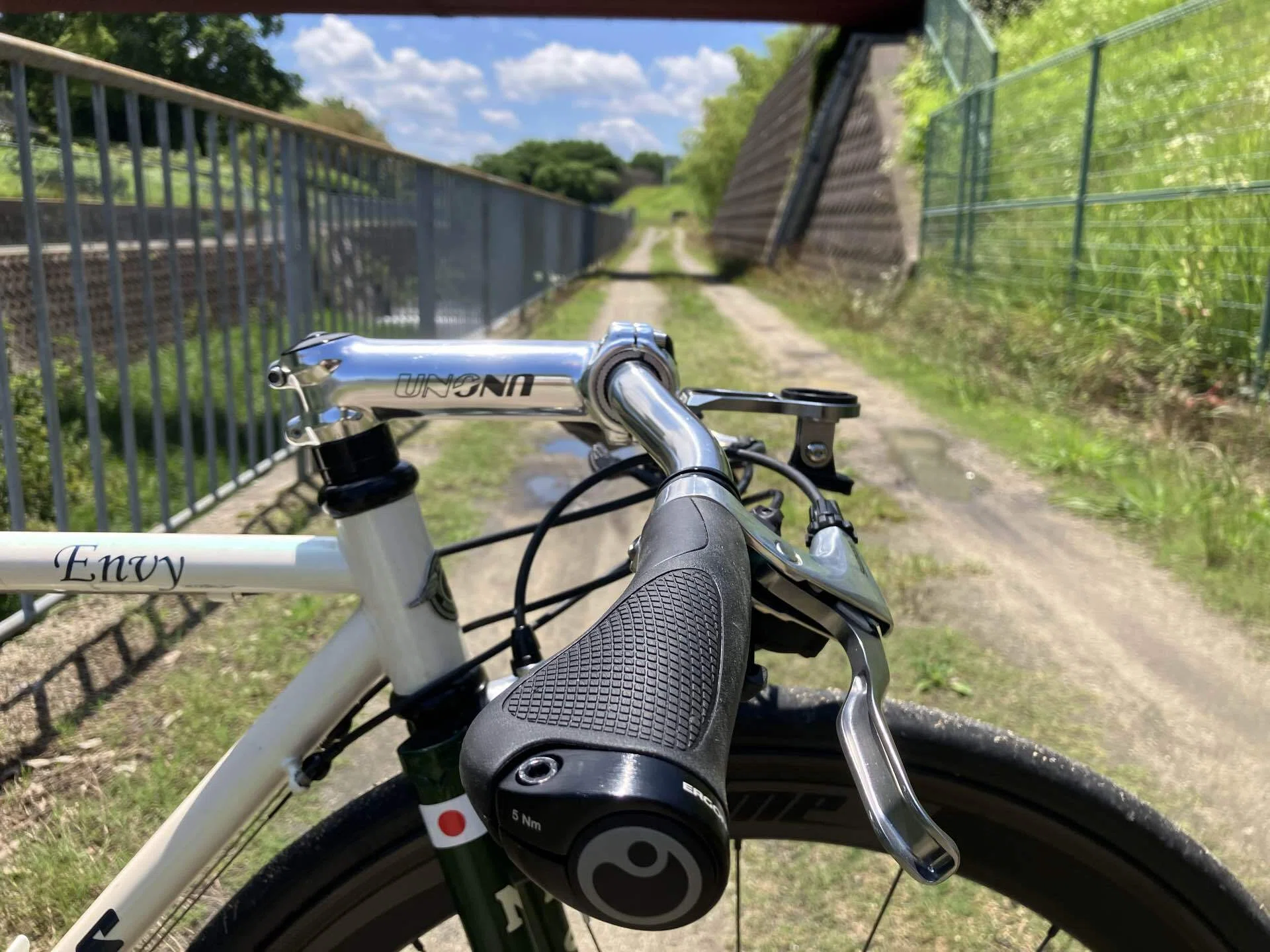 rockbikes envy 第2章開幕ママチャリハンドルでフラットバーロード化