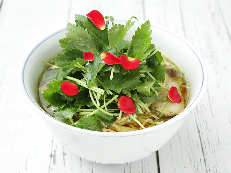 国産小麦と世界のハーブのラーメンフェア第8弾・ロックンスリー「飾り