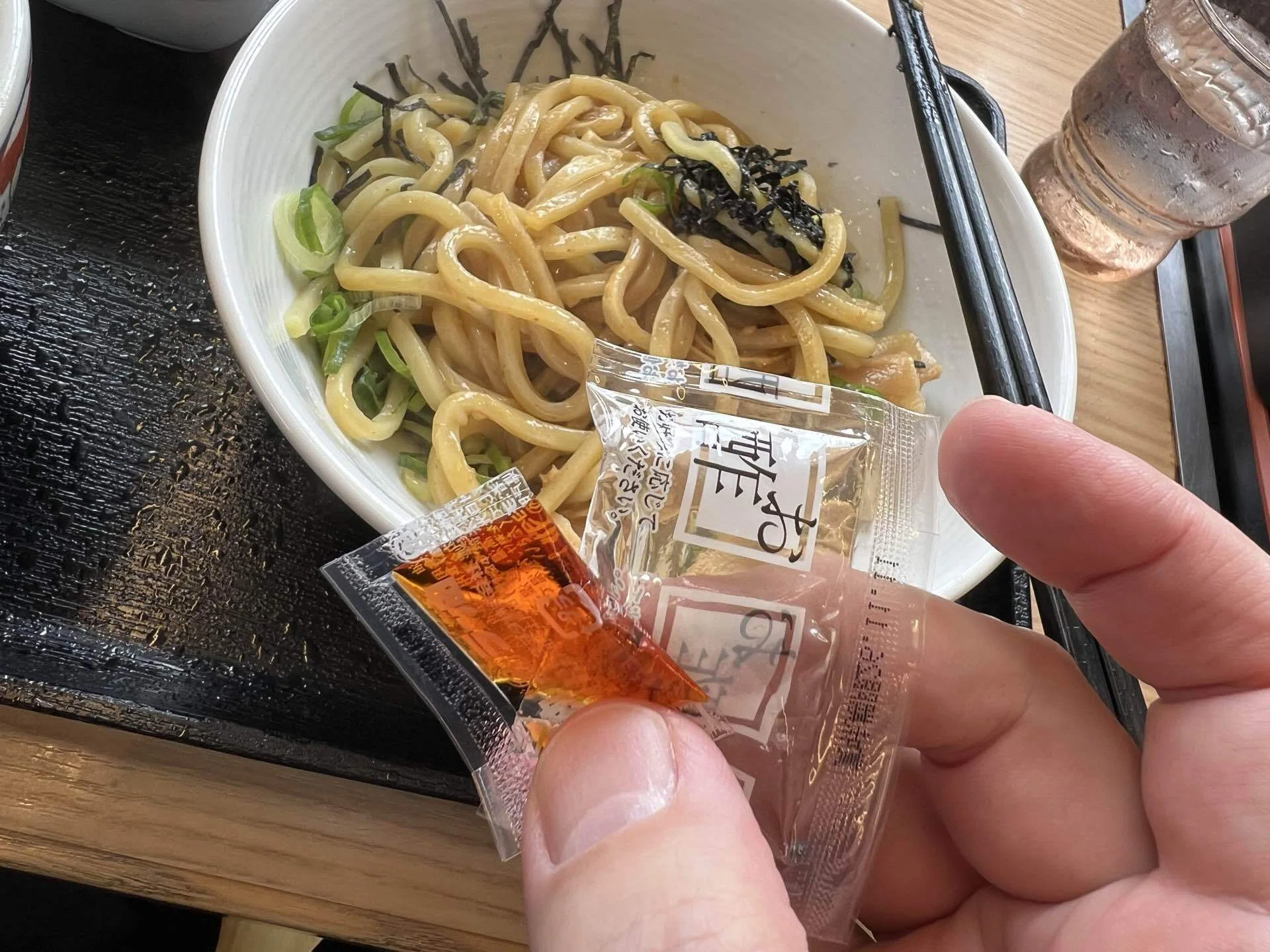 吉野家にまた来てしまった。今度は「牛丼・油そば・キムチセット