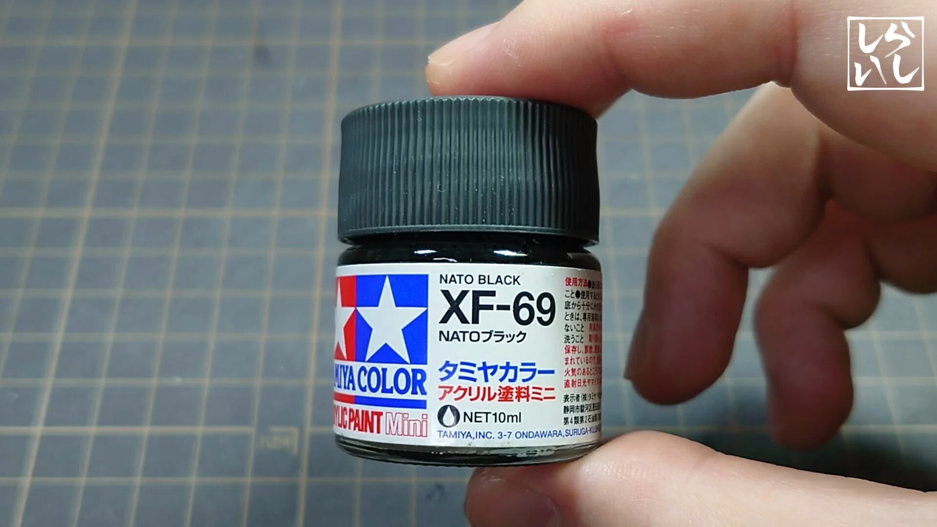 塗料 成形色から大変身！SDEX νガンダム下半身を筆塗りで徹底塗装！｜しらいし