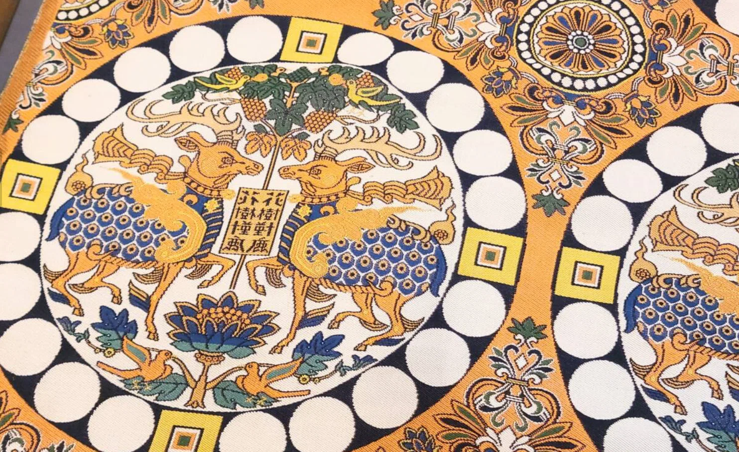 福徳獅子ペア宝菓子 必定富貴如意獅對珍蔵糖證書付此證書林俊亭先生所製作 📕獅子狩文錦と龍村平蔵――中3国語で体験した心踊る『幻の錦