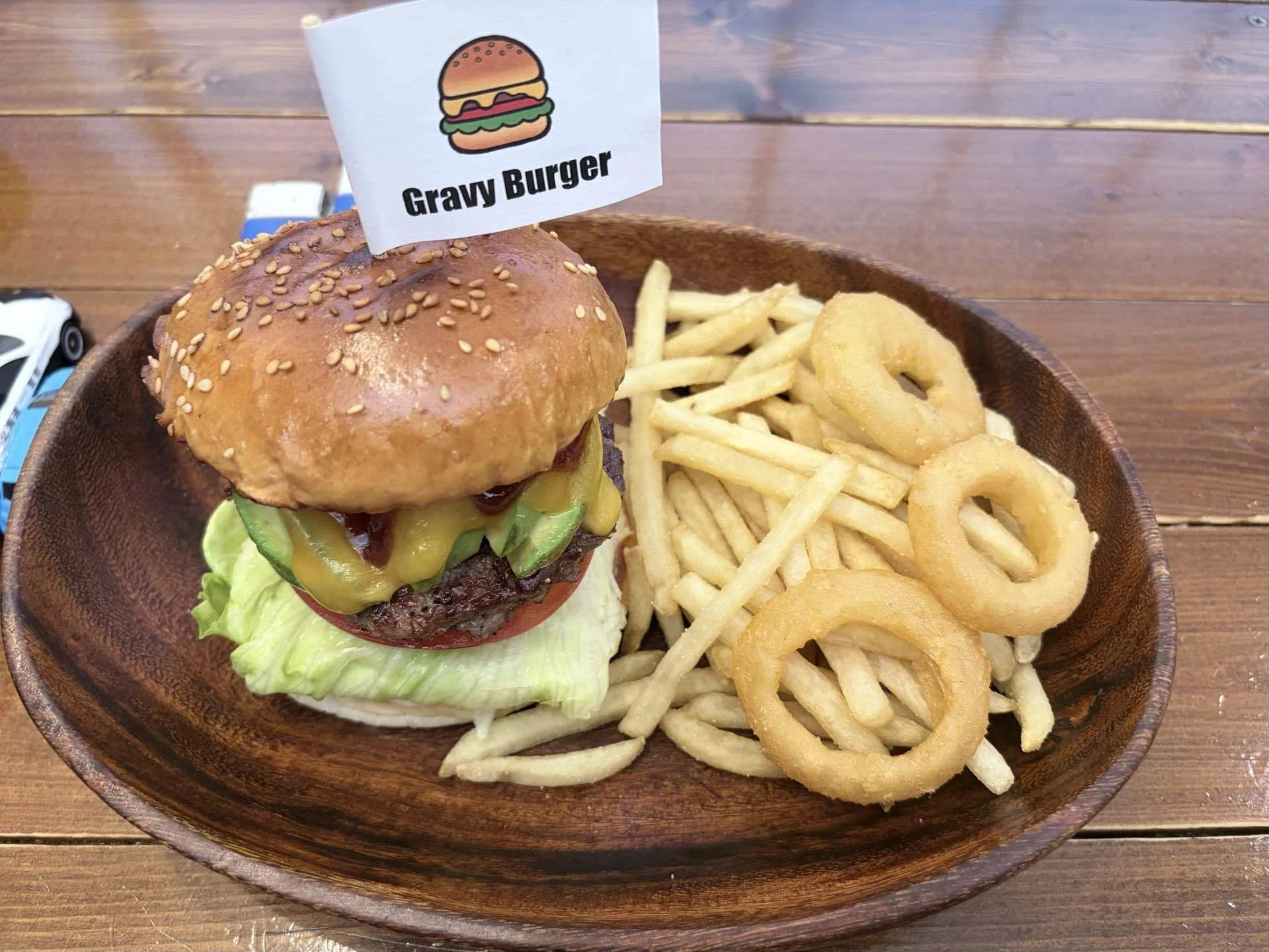 0、2、3歳児とランチしてるのに、ちゃんとハンバーガーの味がした