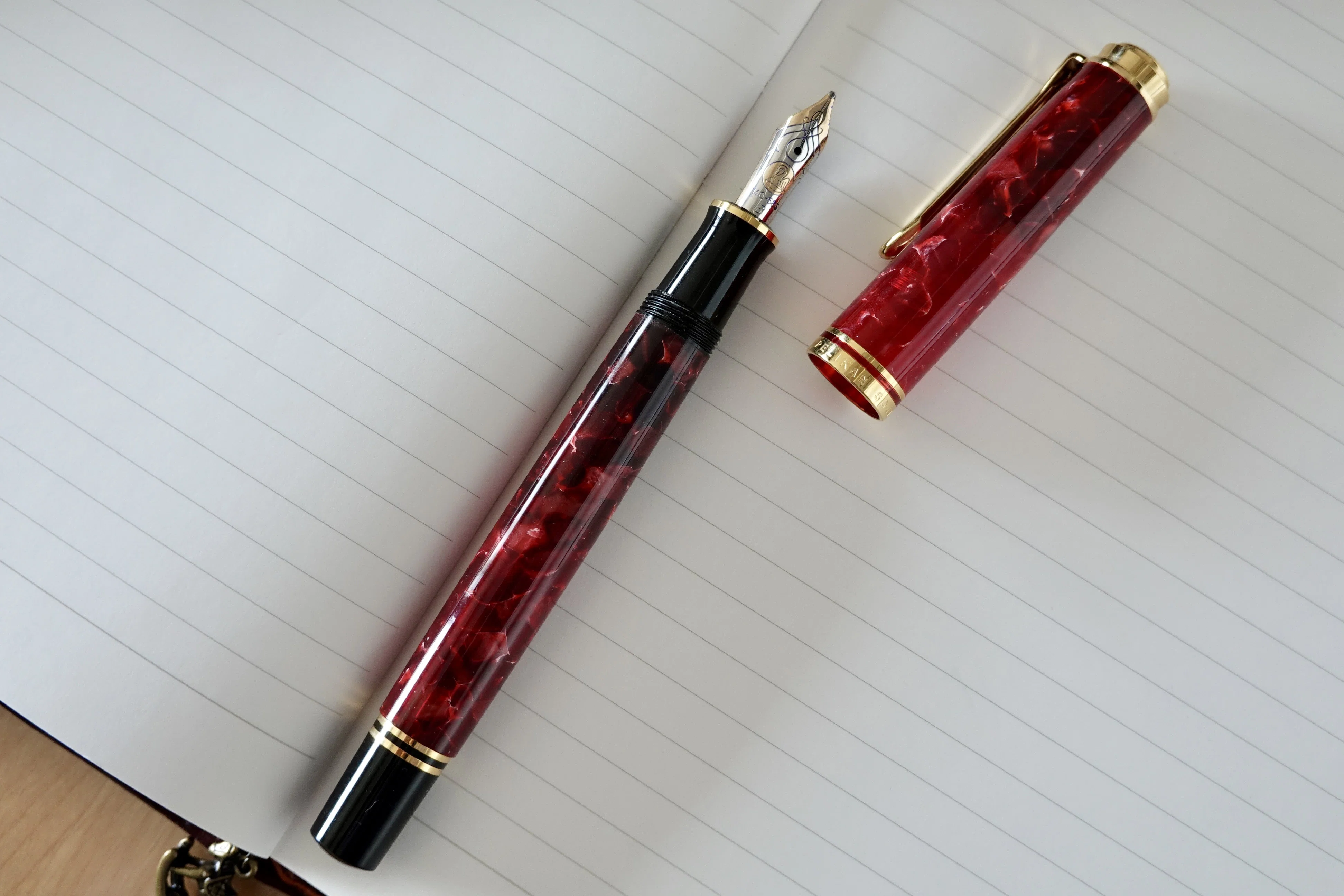 太字の万年筆でノートを書く愉しみ（Pelikan M600 Ruby Red 2012 
