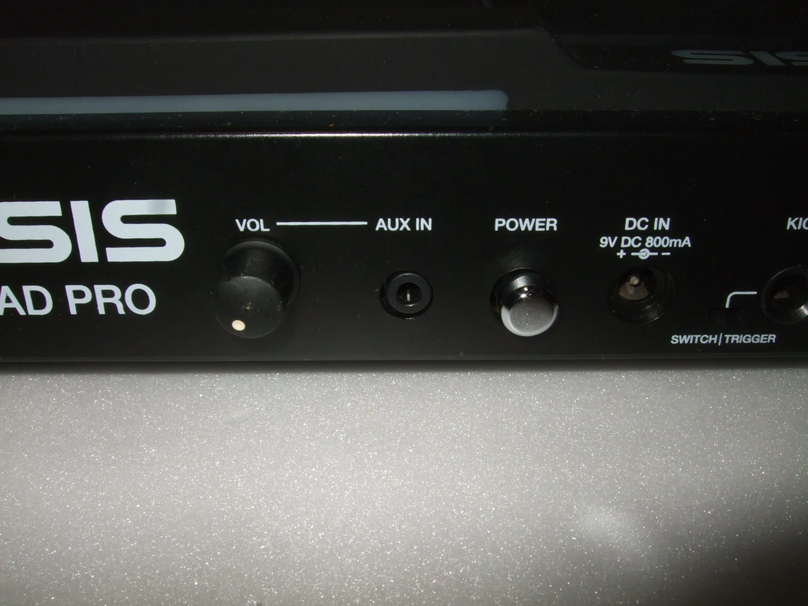 ALESIS サンプリングパッド（SAMPLEPAD PRO）｜モメドラム