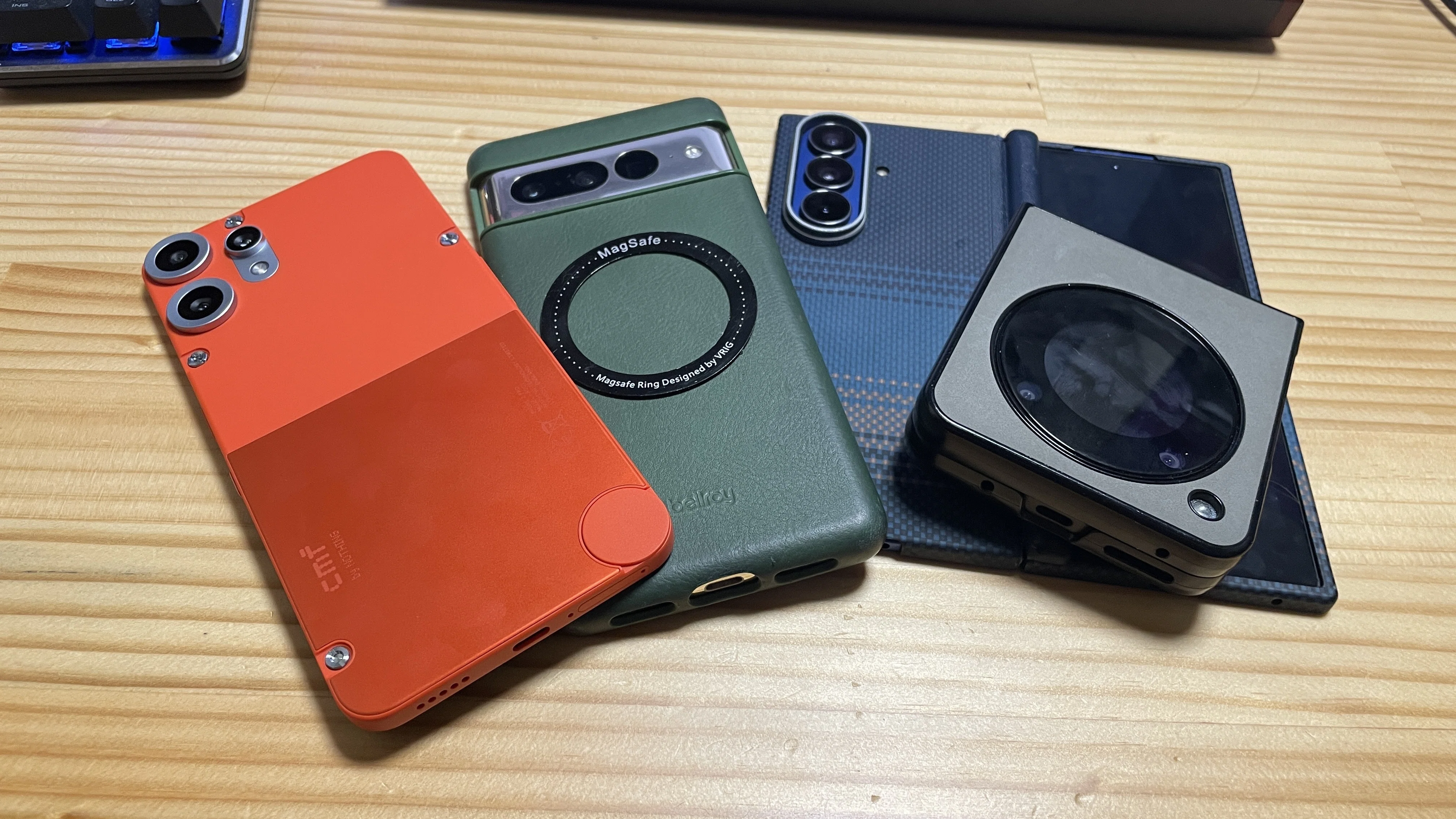 メインとサブを両方折りたたみスマホにしてる奴、自分以外におりゅ？｜cage