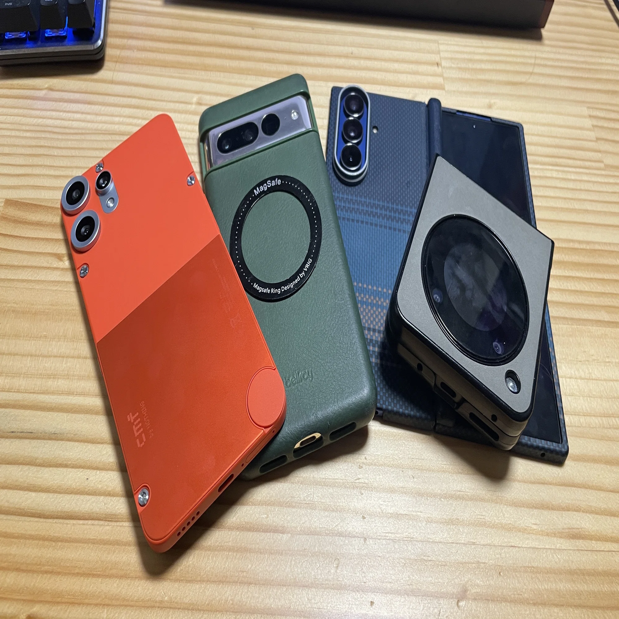 メインとサブを両方折りたたみスマホにしてる奴、自分以外におりゅ？｜cage