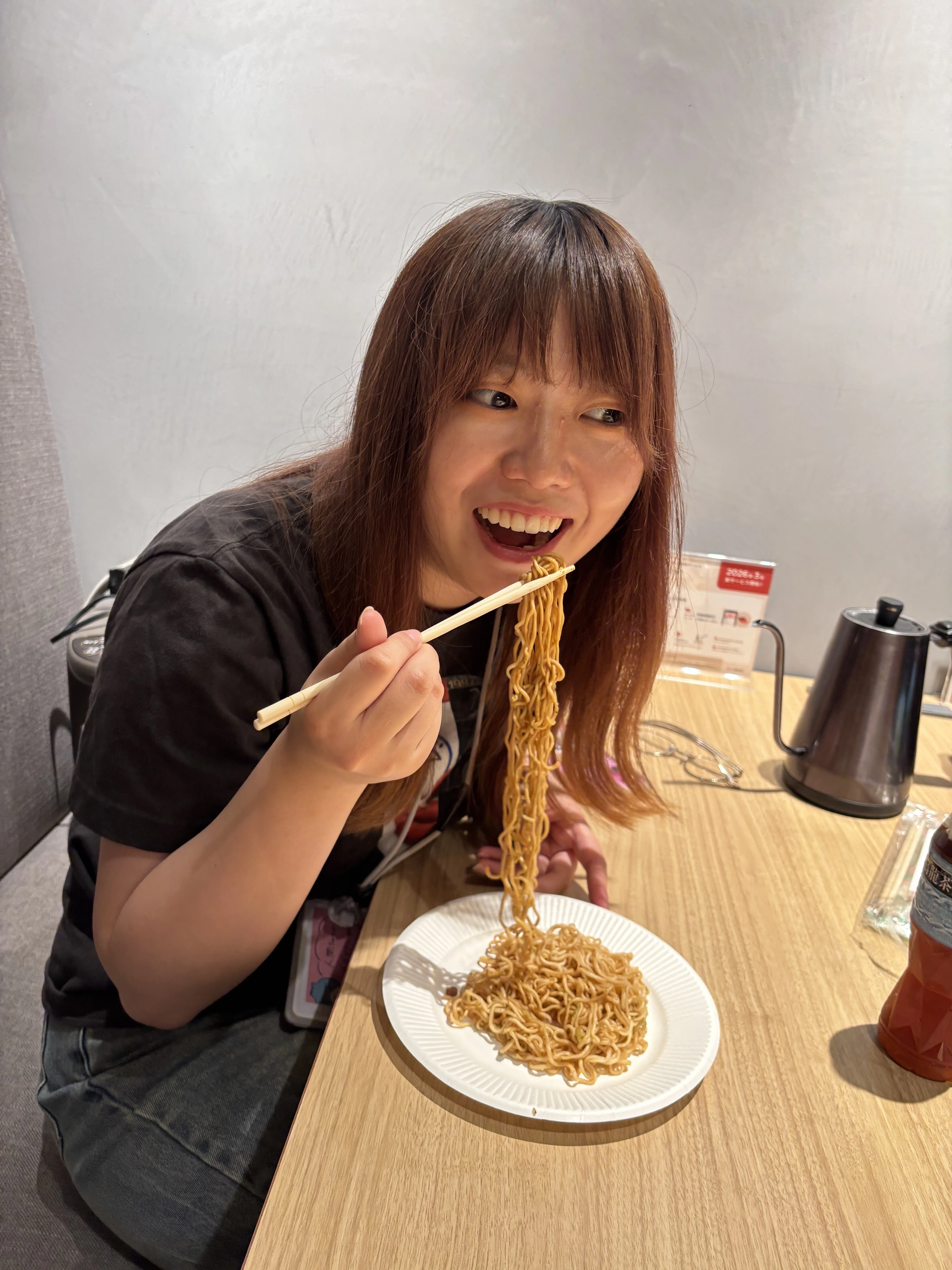 ペヤング 超超超超超超大盛ペタマックスをオフィスで食べた話｜Hinayo