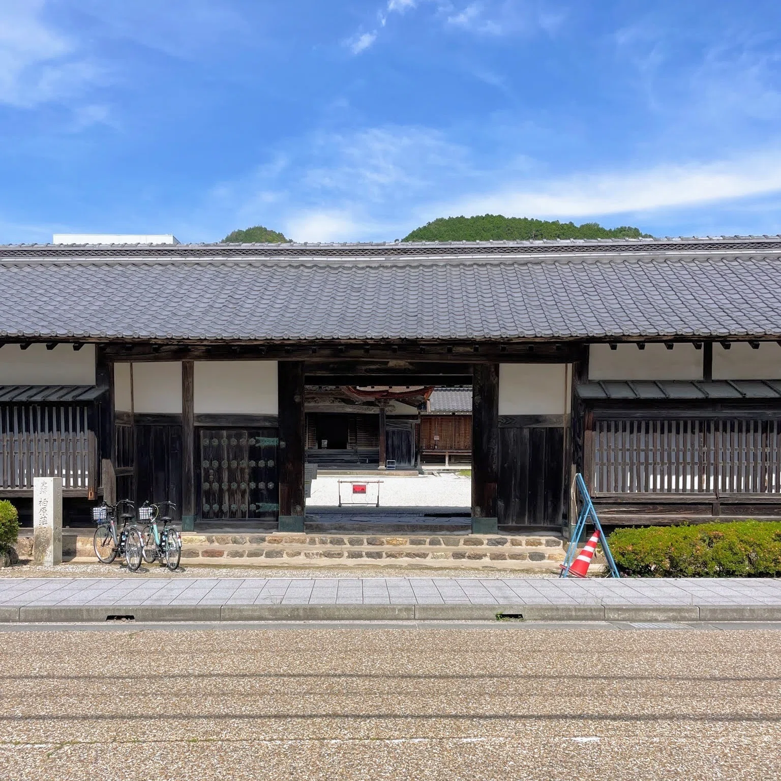 丹波の「城下町」くらべ 篠山・柏原の街を歩く｜美術館とお寺と猫