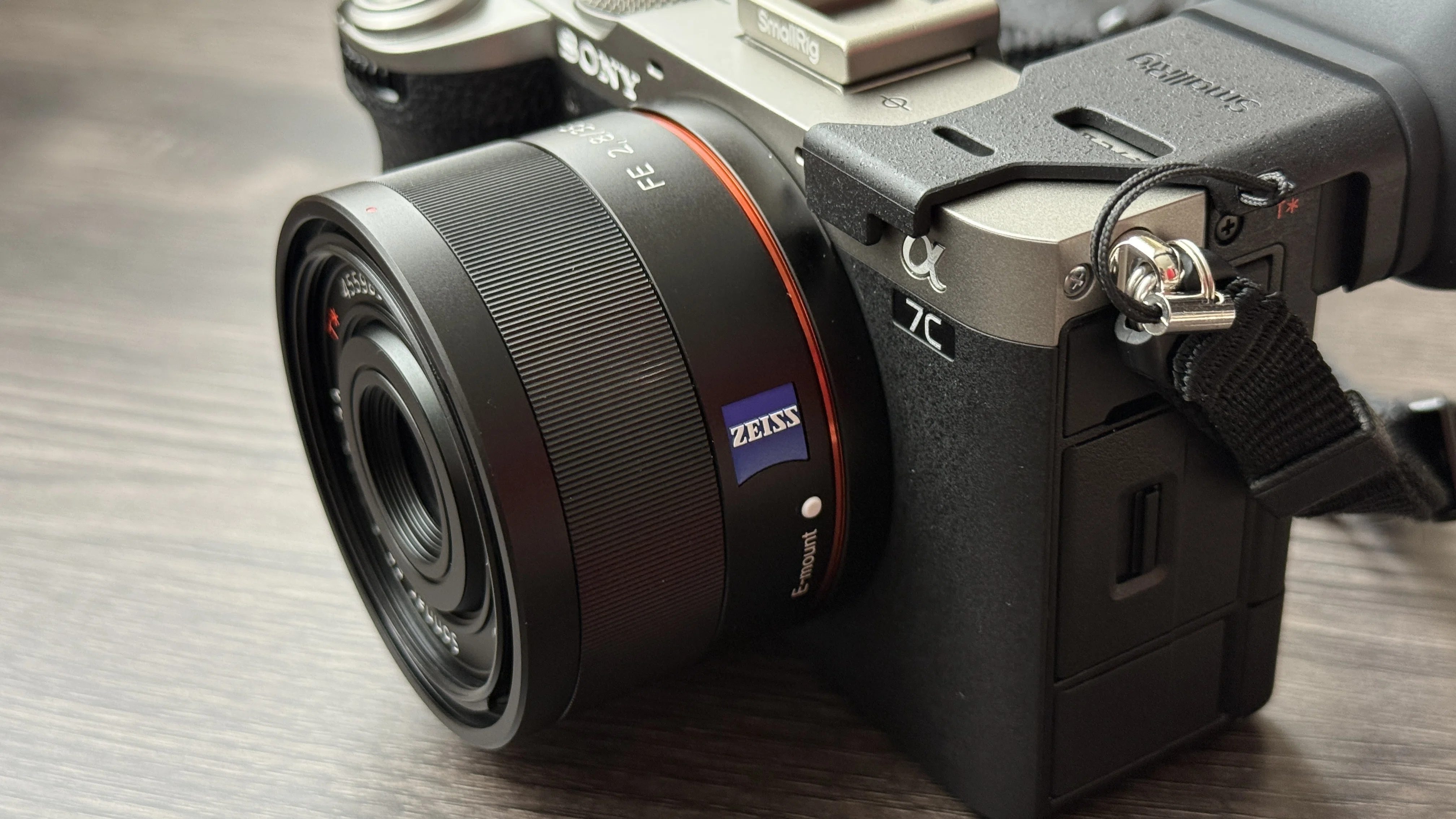 α7C IIに合う軽量レンズ──Sonnar T* FE 35mm F2.8 ZAは、今こそ