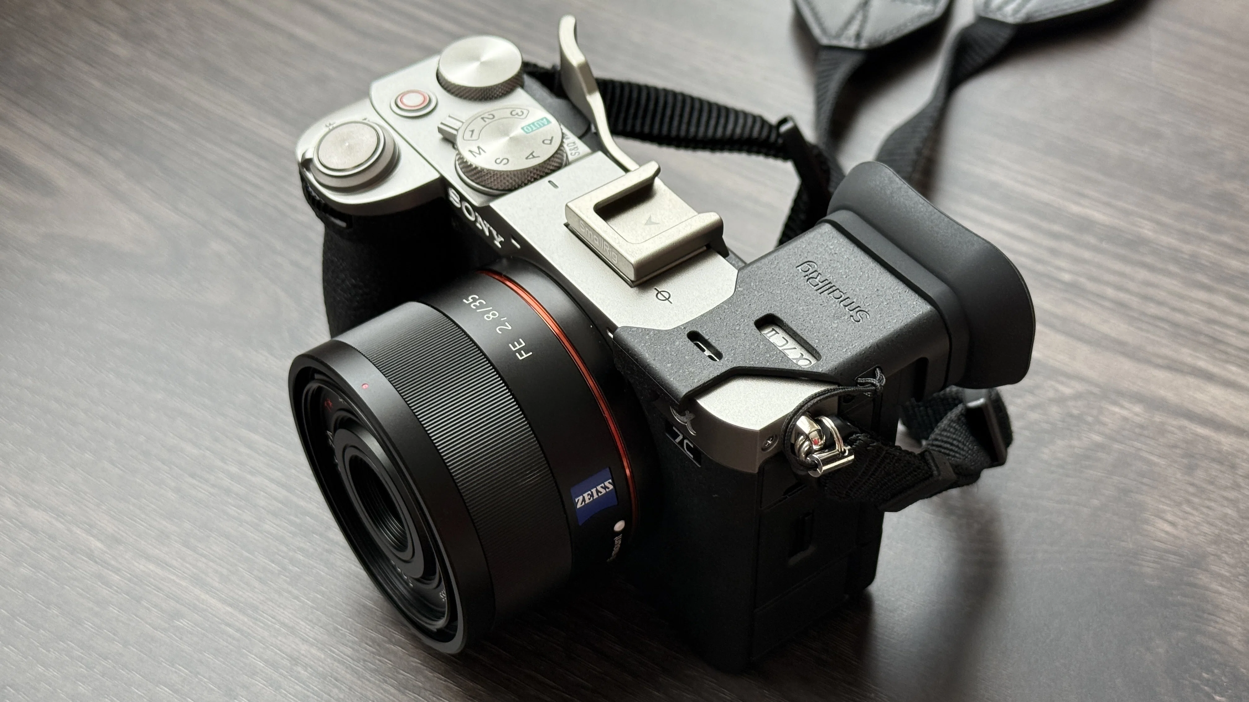 α7C IIに合う軽量レンズ──Sonnar T* FE 35mm F2.8 ZAは、今こそ