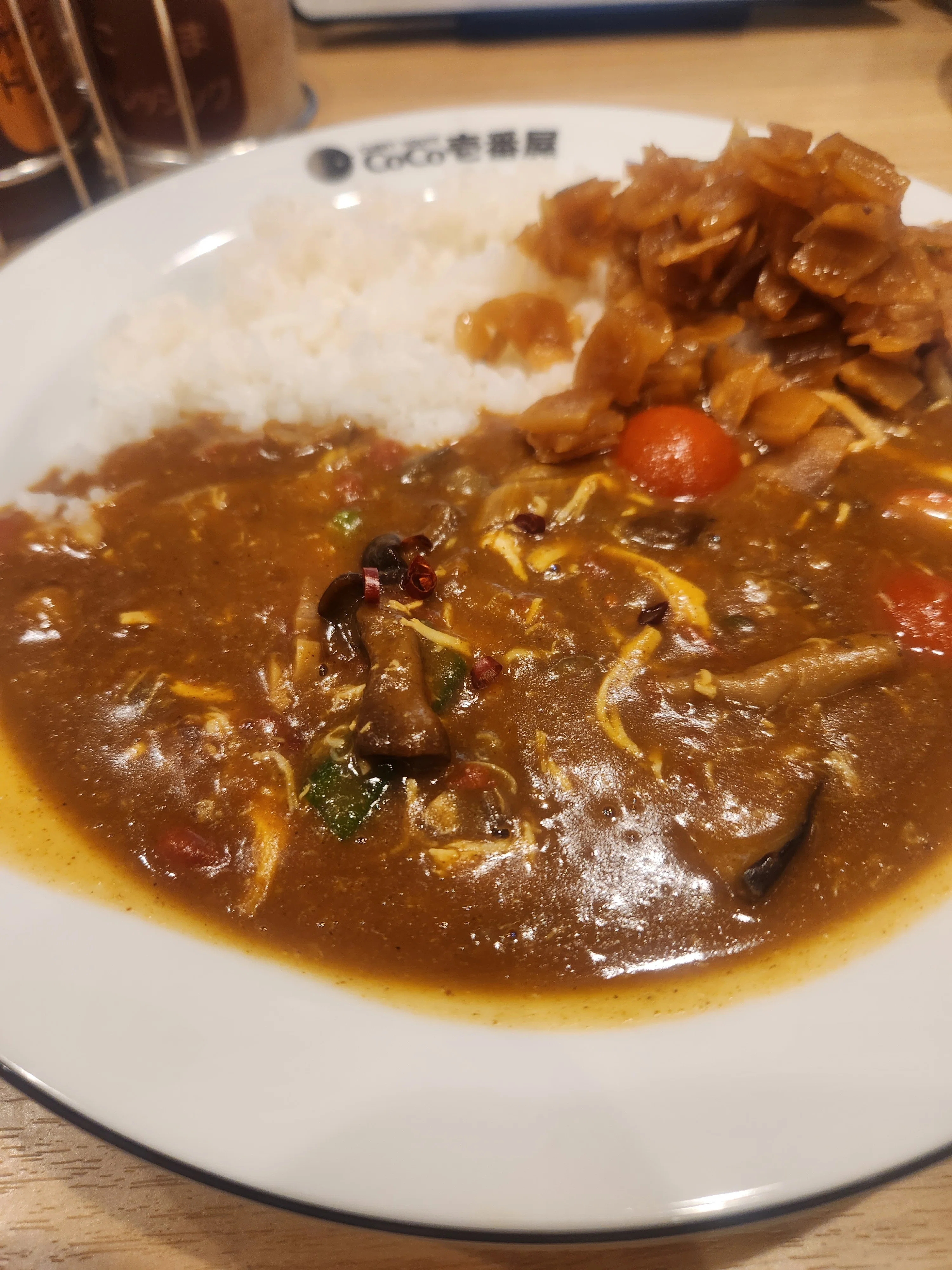 チキンと夏野菜カレー＋痺辛旨椒（CoCo壱番屋）｜村山 健壱