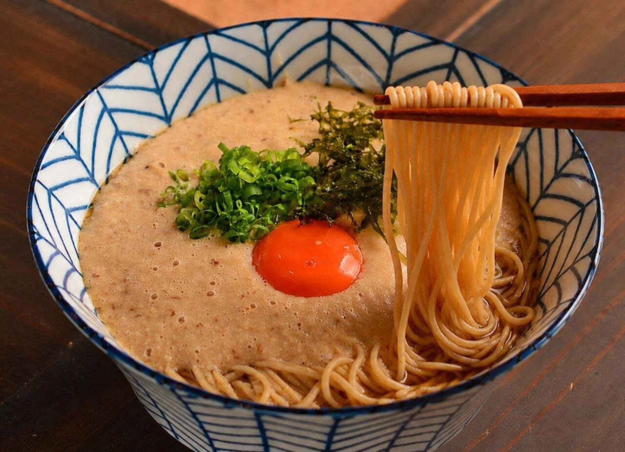 美味い飯と酒で旅人の英気を養う囲炉裏処、鳥焼と蕎麦の店「箱根いろり