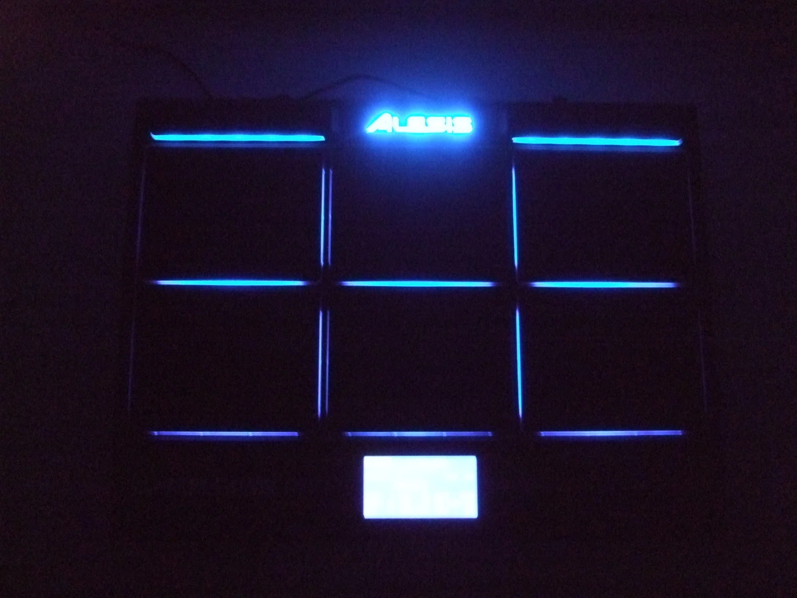 ALESIS サンプリングパッド（SAMPLEPAD PRO）｜モメドラム