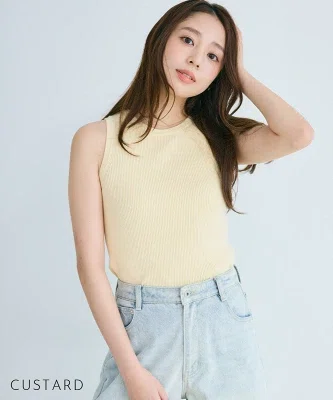 Tシャツより少し整えて見せたい日に着やすい、BASEMENT onlineのアメスリリブニットを使った夏のノースリーブコーデ