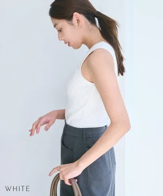Tシャツより少し整えて見せたい日に着やすい、BASEMENT onlineのアメスリリブニットを使った夏のノースリーブコーデ