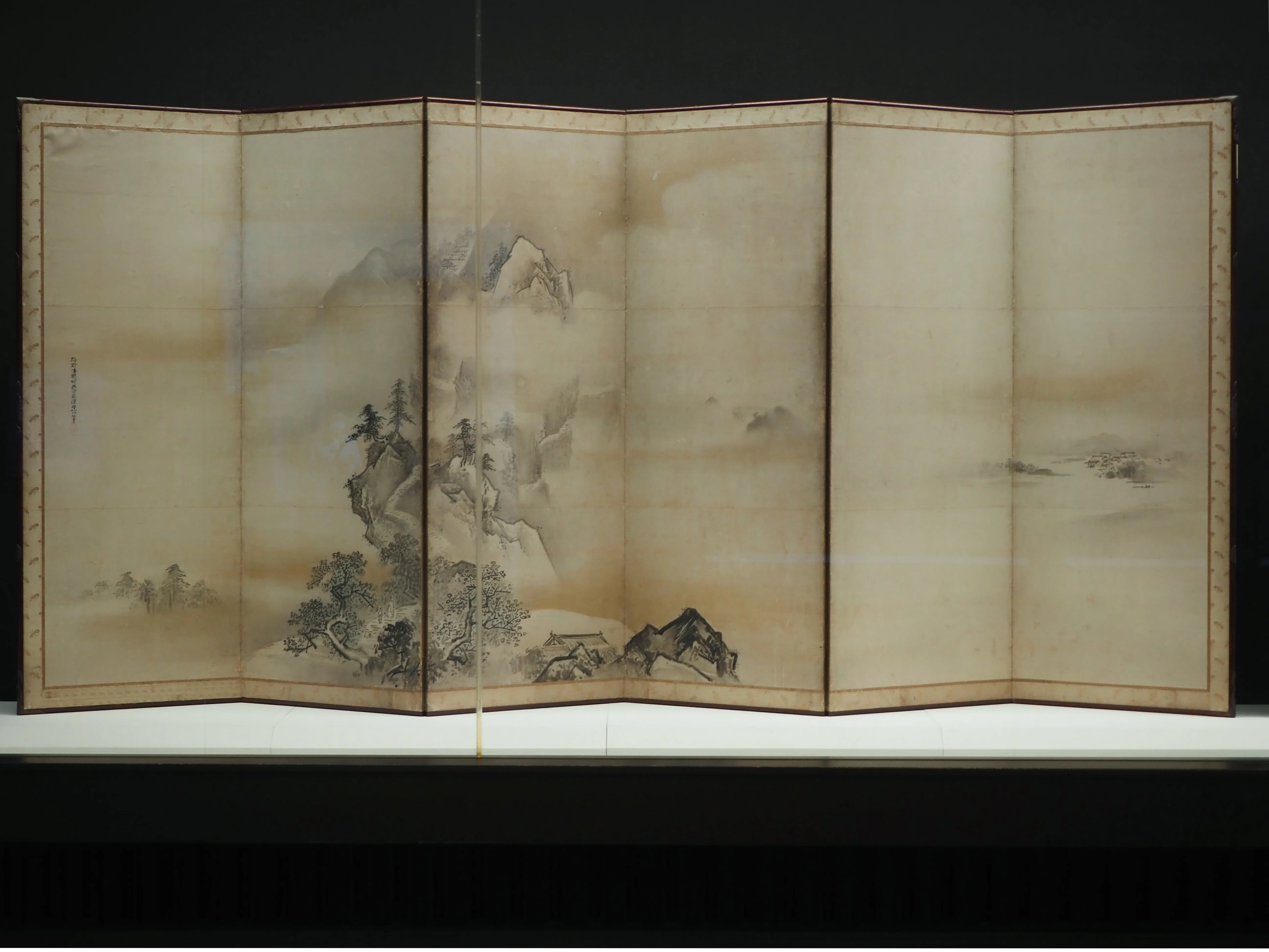 狩野山雪の《流水花卉図屏風》 実は両面仕様（リバーシブル）だった