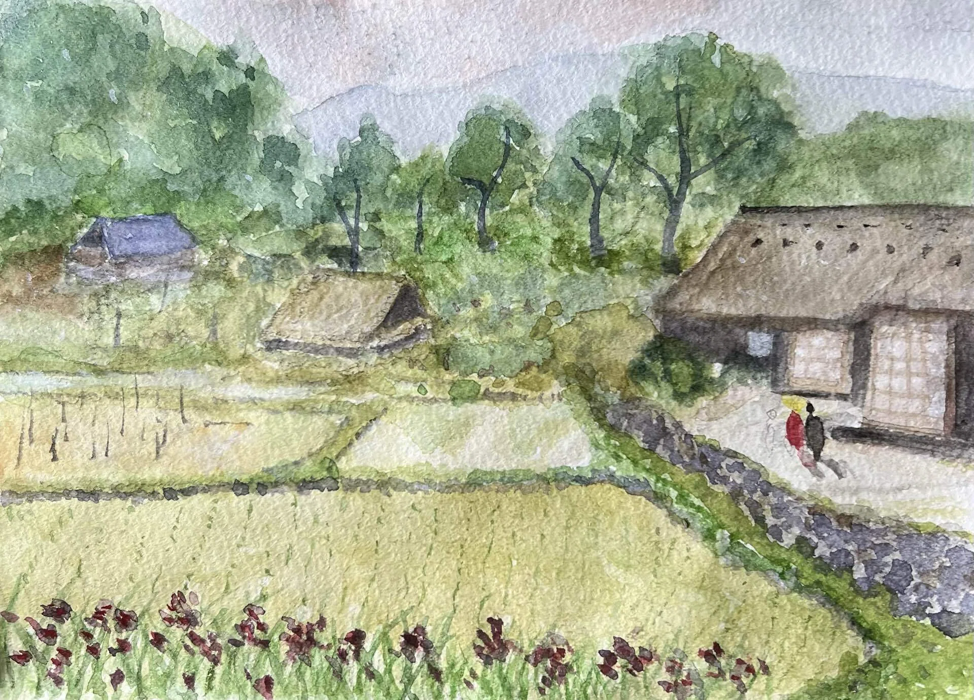 里山の風景と帰省する男女｜アイシュ・タイゼン