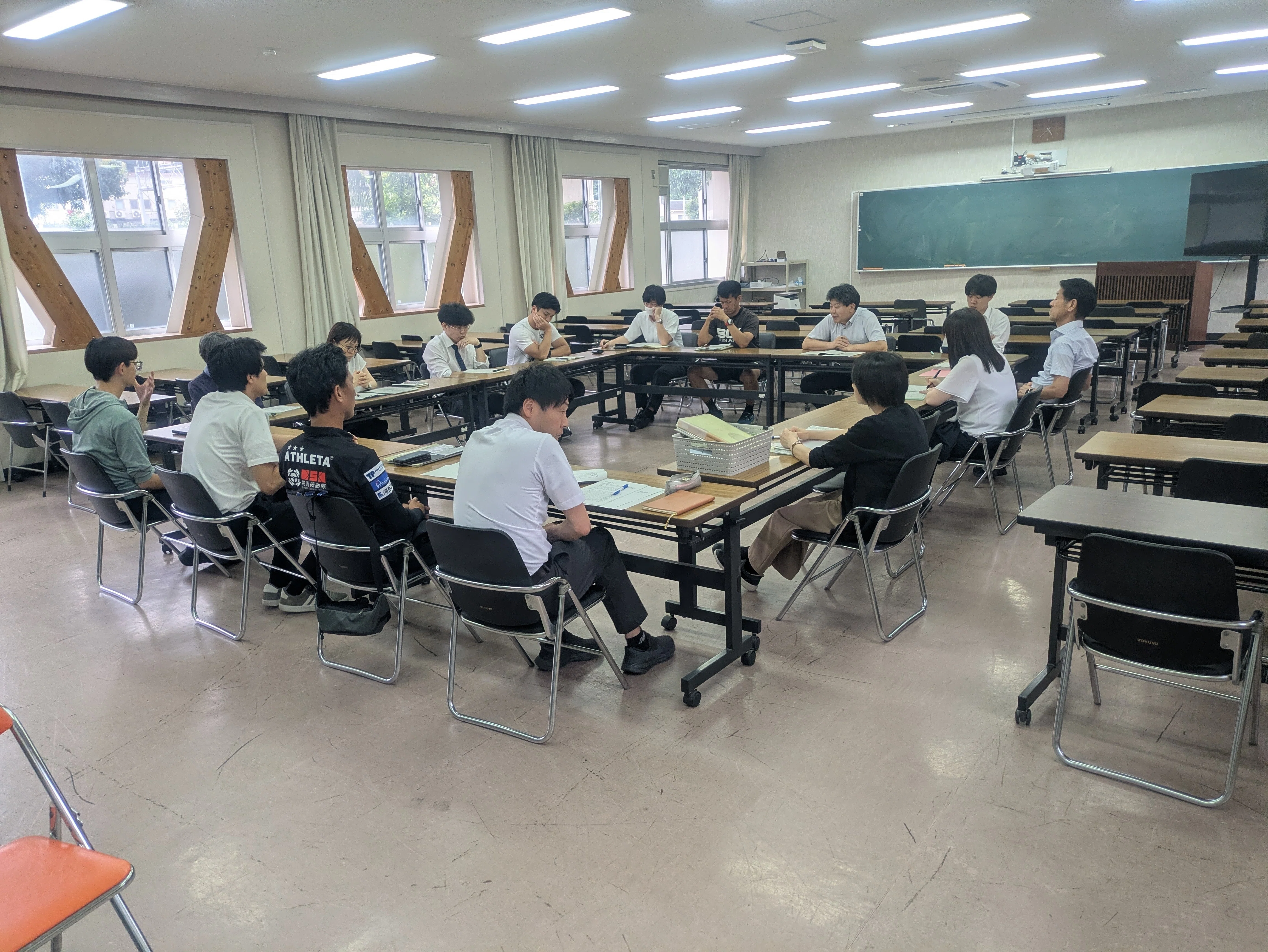 新宮高校】授業改善に向けて、みくまの支援学校で授業見学をさせて