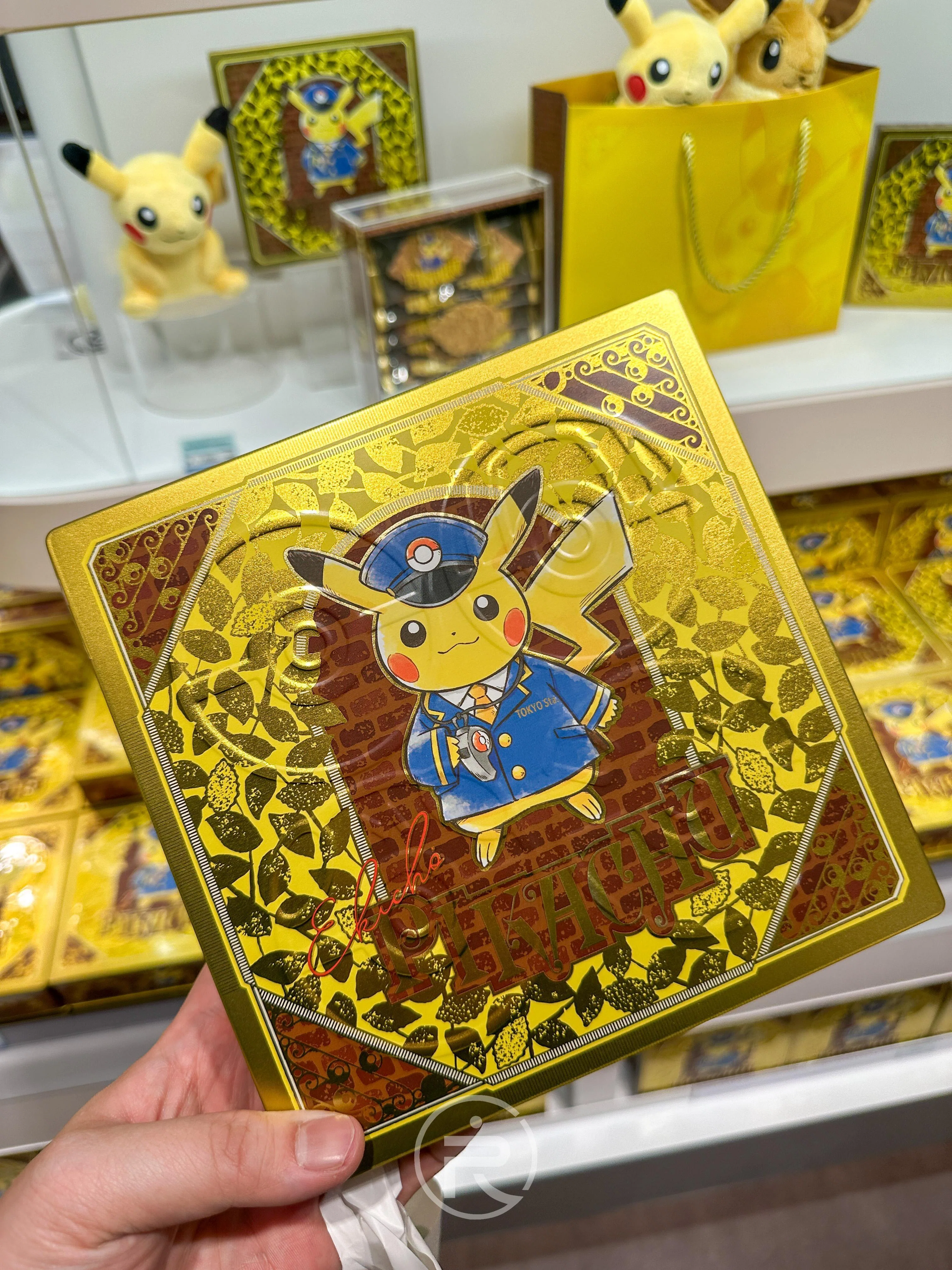 東京】東京駅で見つけた特別な相棒。ポケモンストアの「駅長ピカチュウ