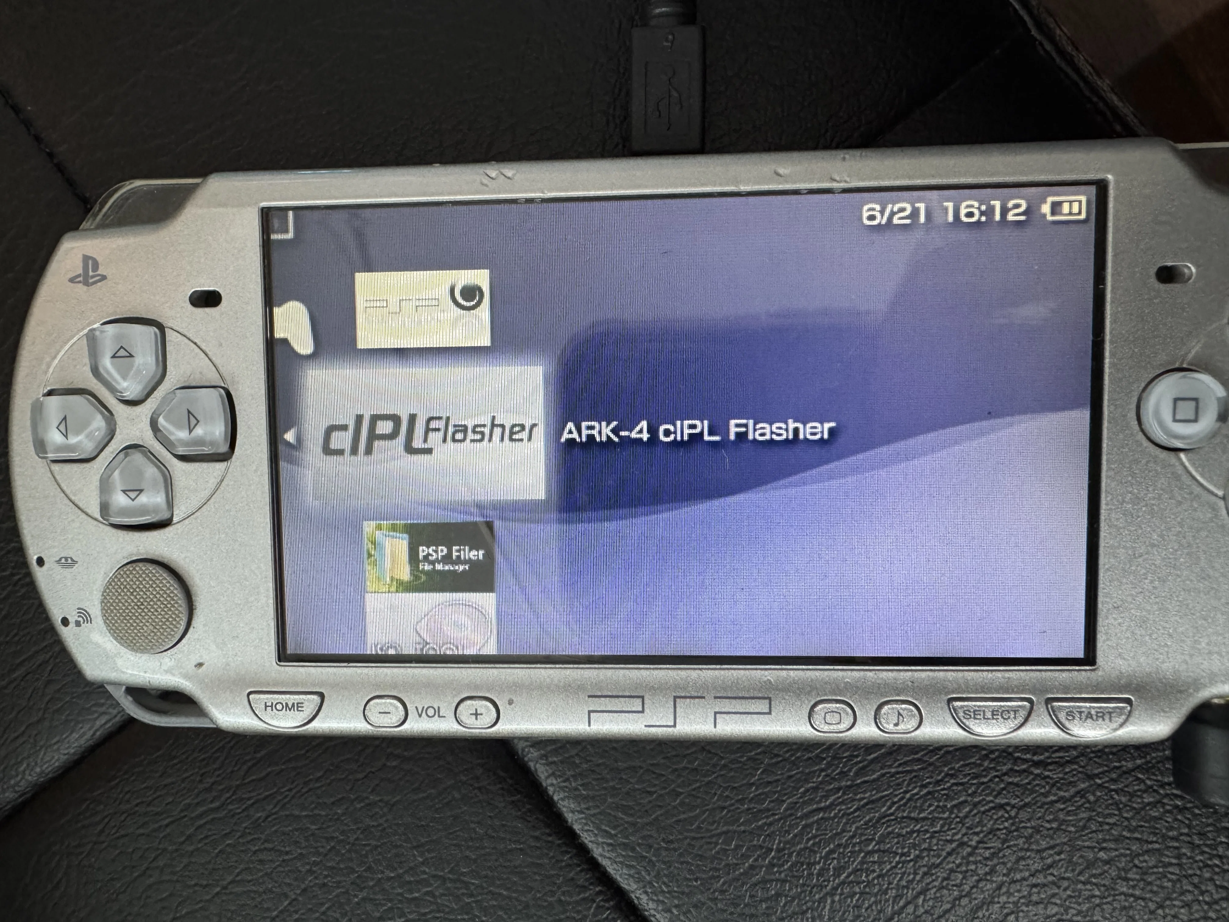 PSP-2000 IS　CFW導入済み 備忘録】CFW導入済みPSPにARK-4を入れる方法【2026年版】｜椎塚雫