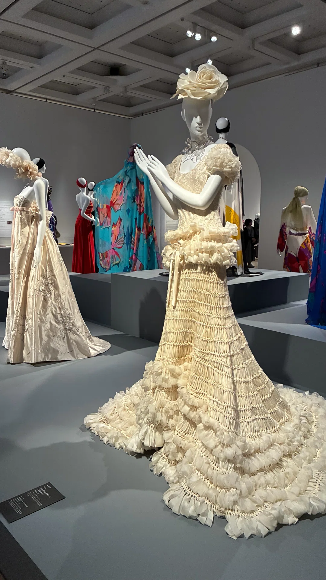 蝶々夫人』を仕立て直したデザイナー。《森英恵 ヴァイタル・タイプ展