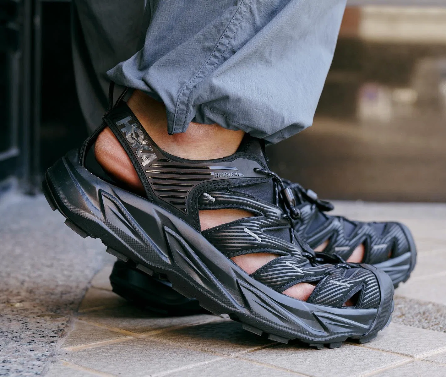 HOKAの人気アウトドアサンダル「ホパラ」徹底レビュー！【星4つ