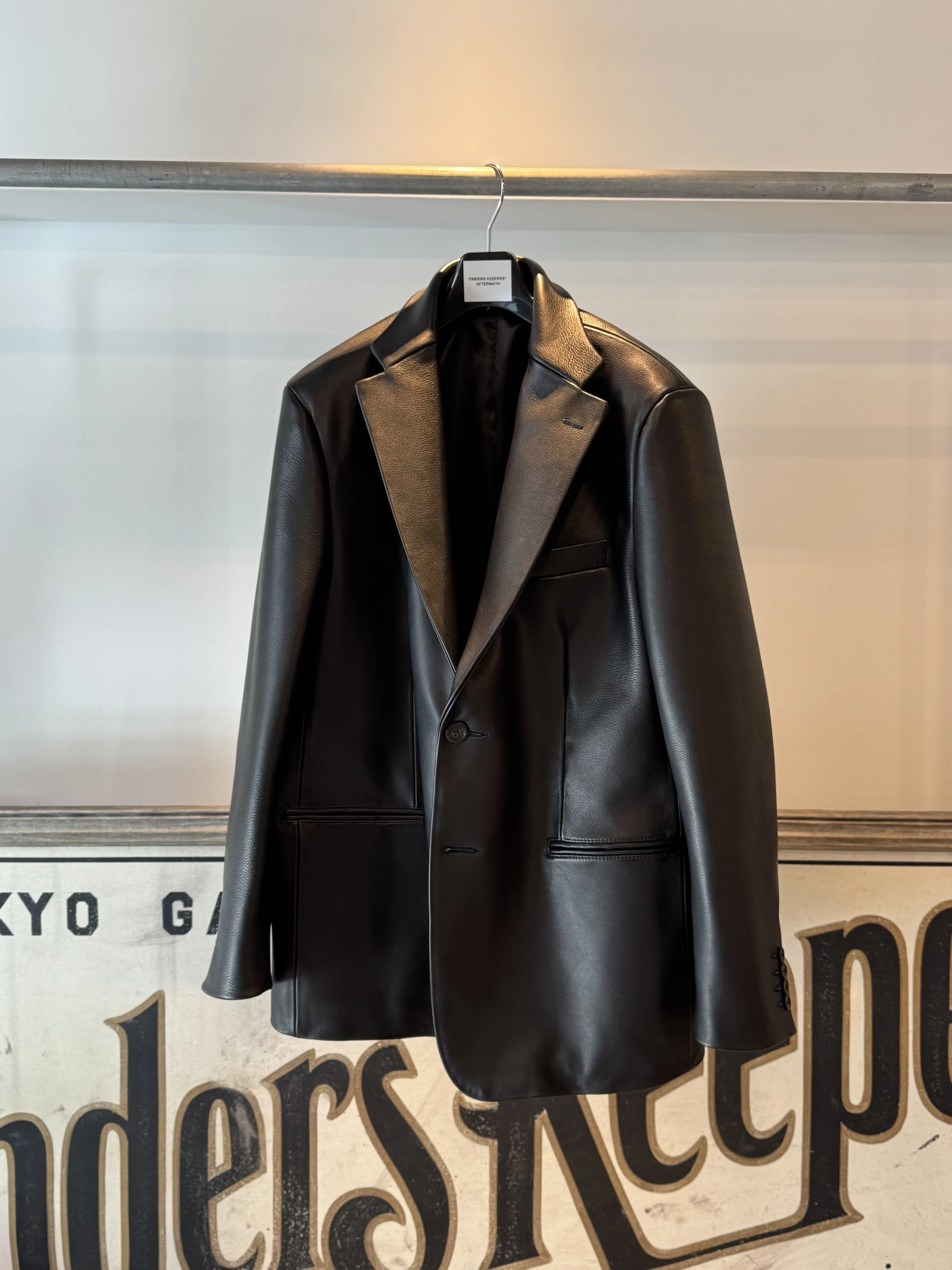 新作】ANNONAY LEATHER BLAZER誕生｜ライダースでは強すぎる。スーツ